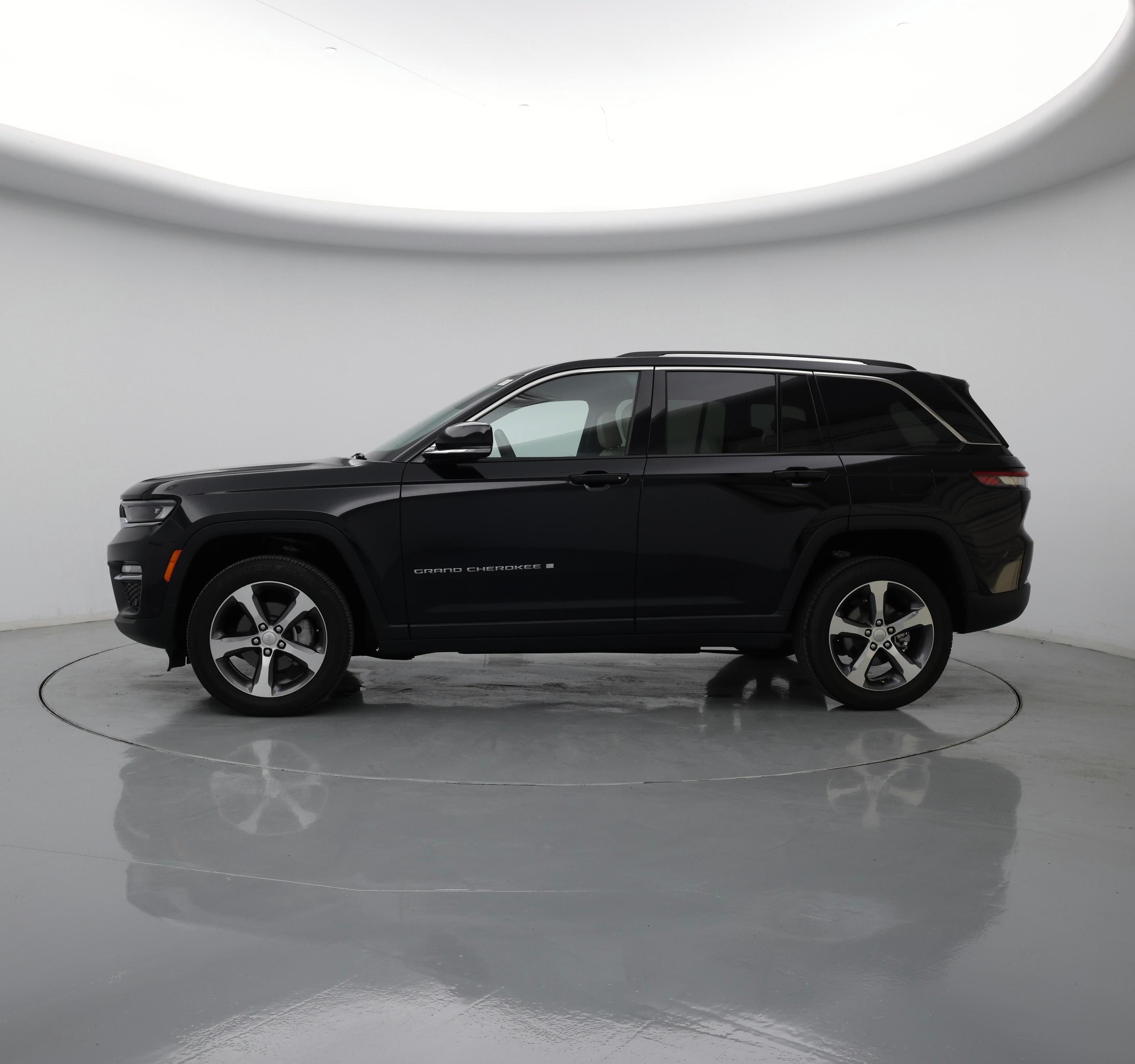 Thumbnail: 2023 Jeep Grand Cherokee - 3