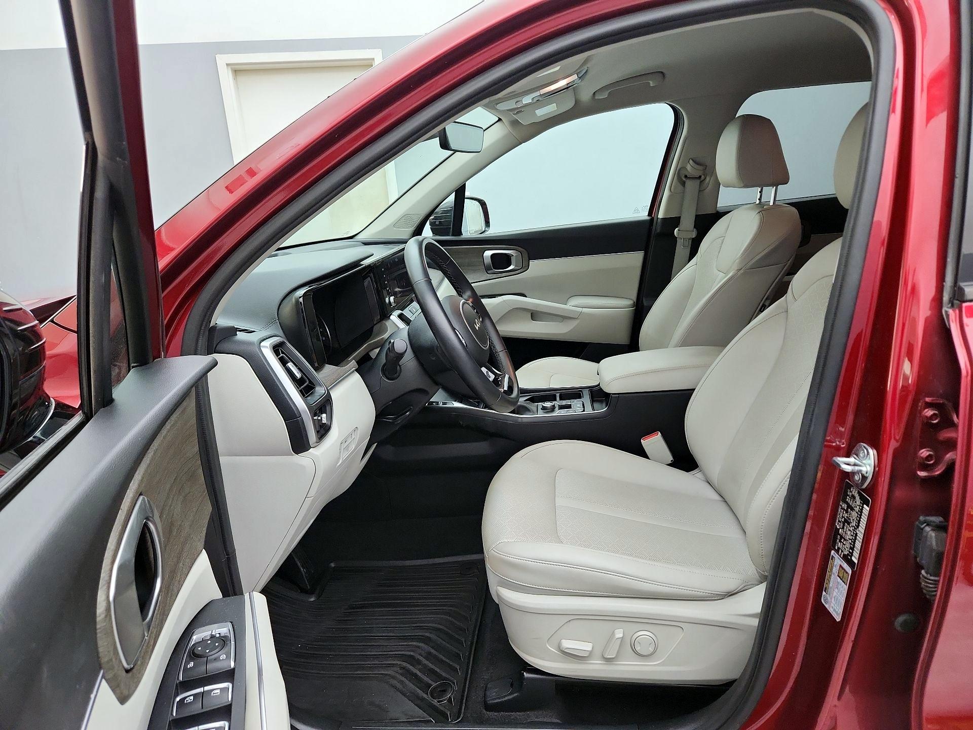 Thumbnail: 2023 Kia Sorento - 11