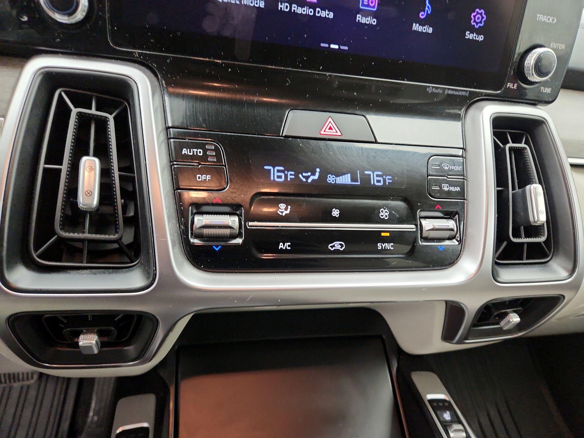 Thumbnail: 2023 Kia Sorento - 17