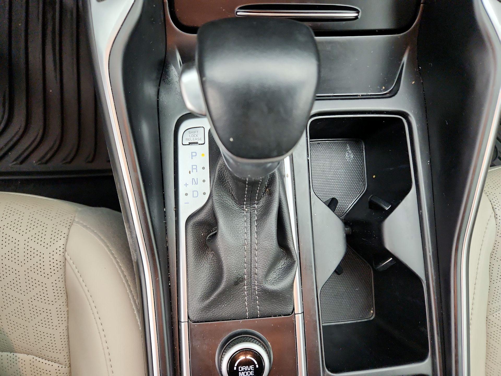 Thumbnail: 2023 Kia Sorento - 18