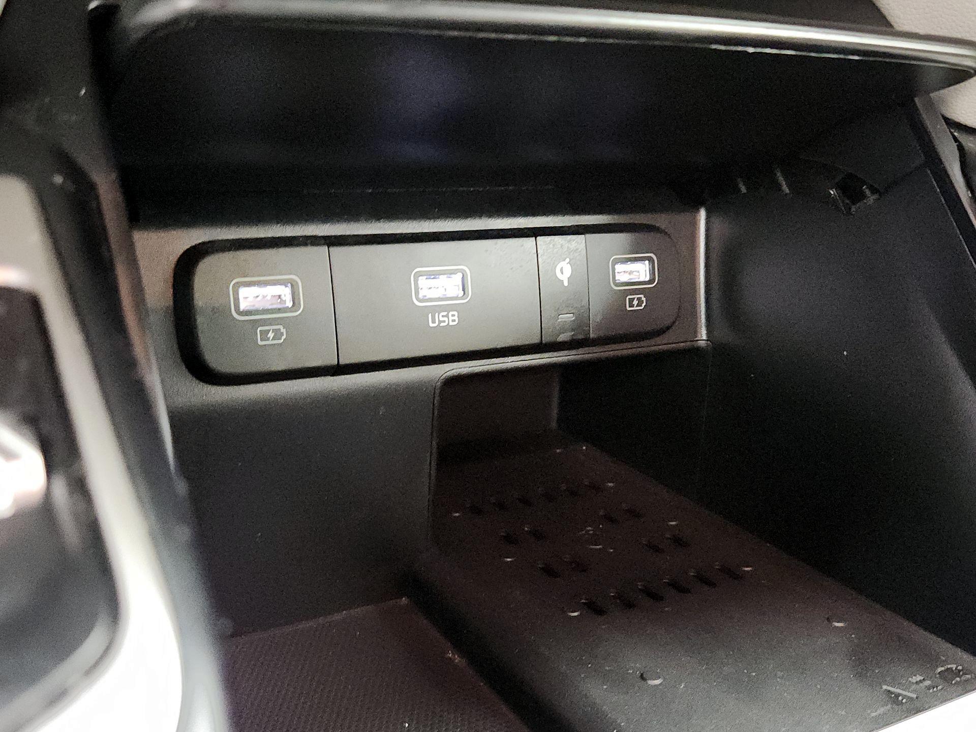 Thumbnail: 2023 Kia Sorento - 19