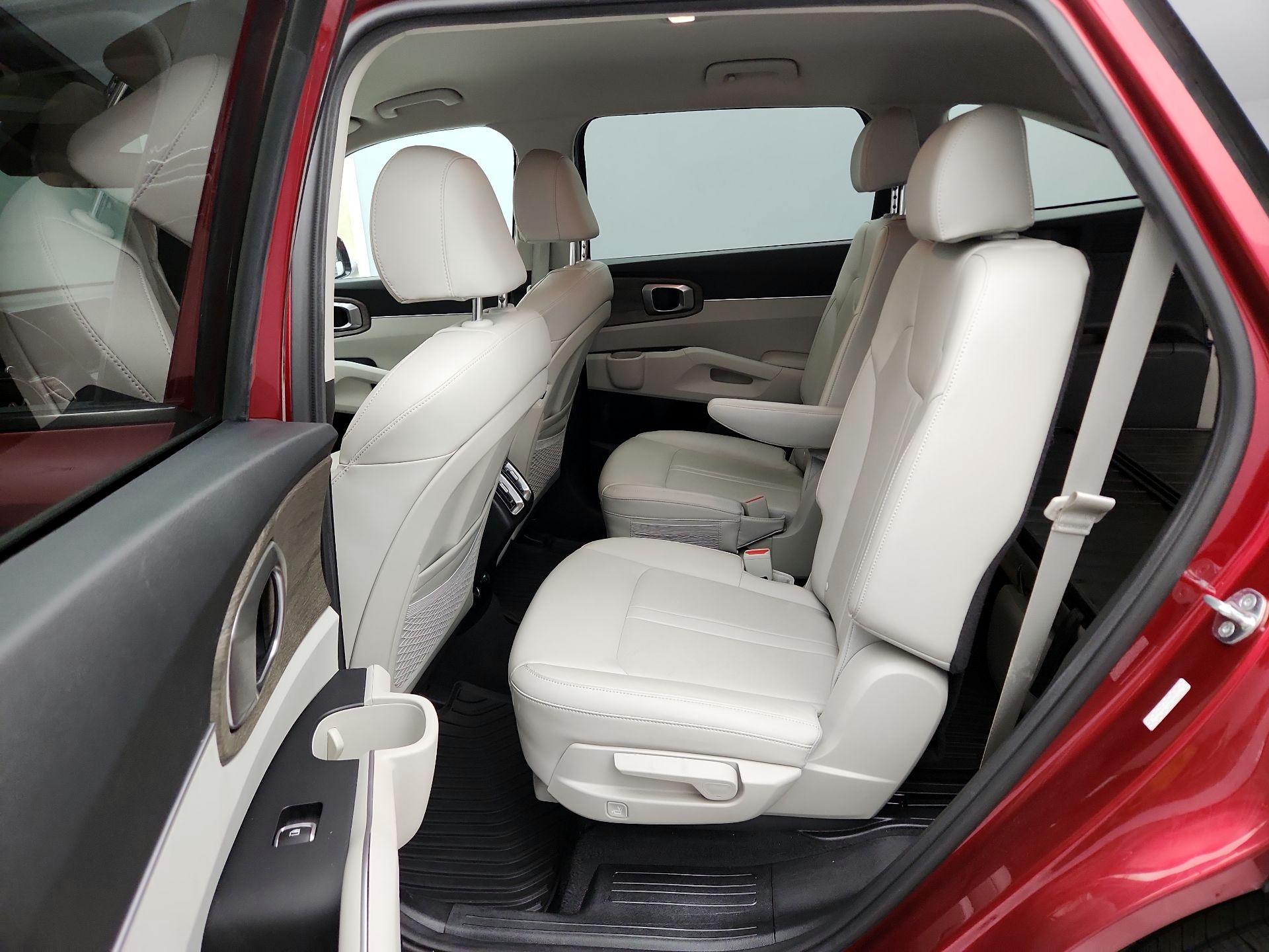 Thumbnail: 2023 Kia Sorento - 20