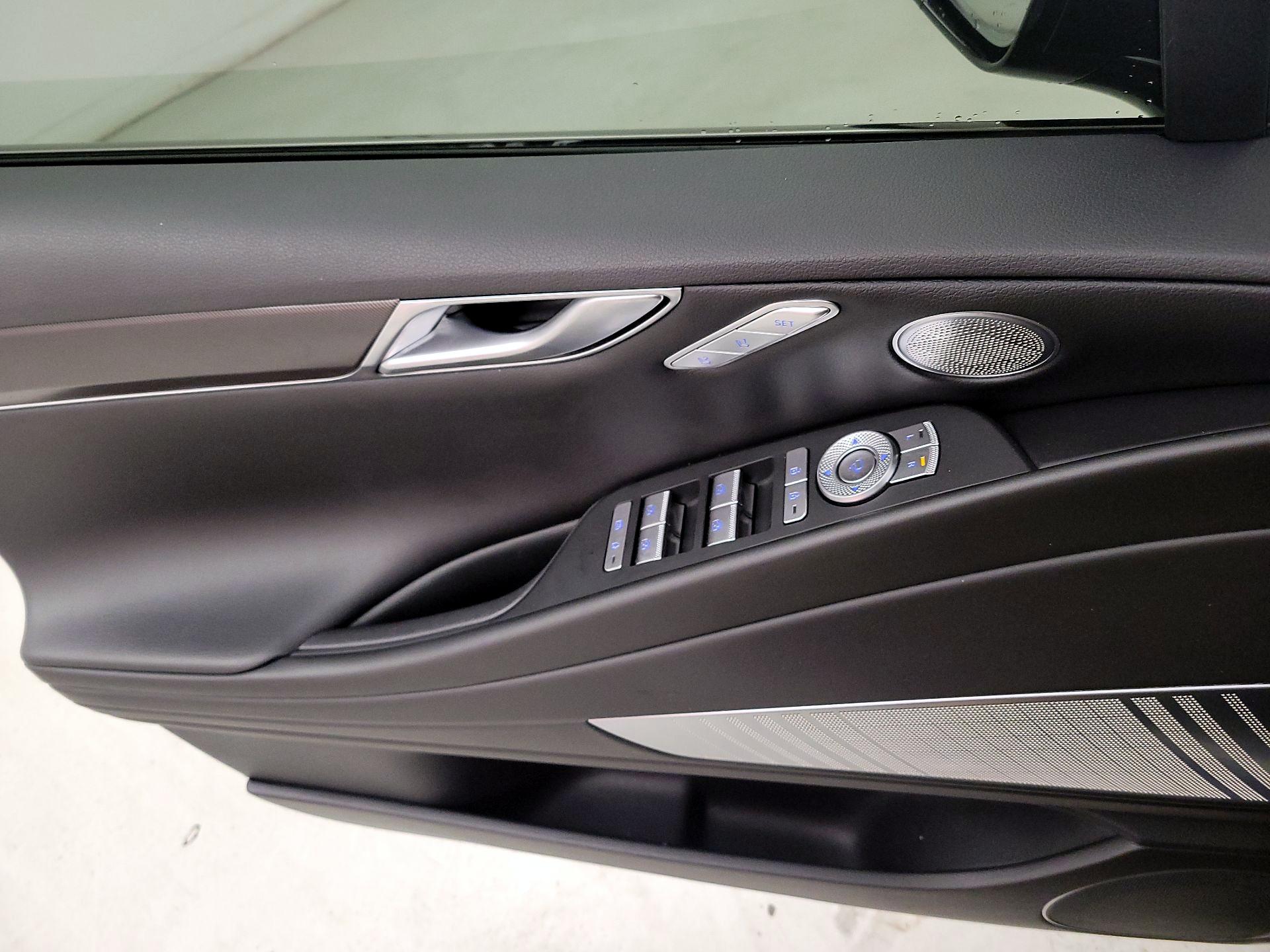 Thumbnail: 2023 Genesis G80 - 12