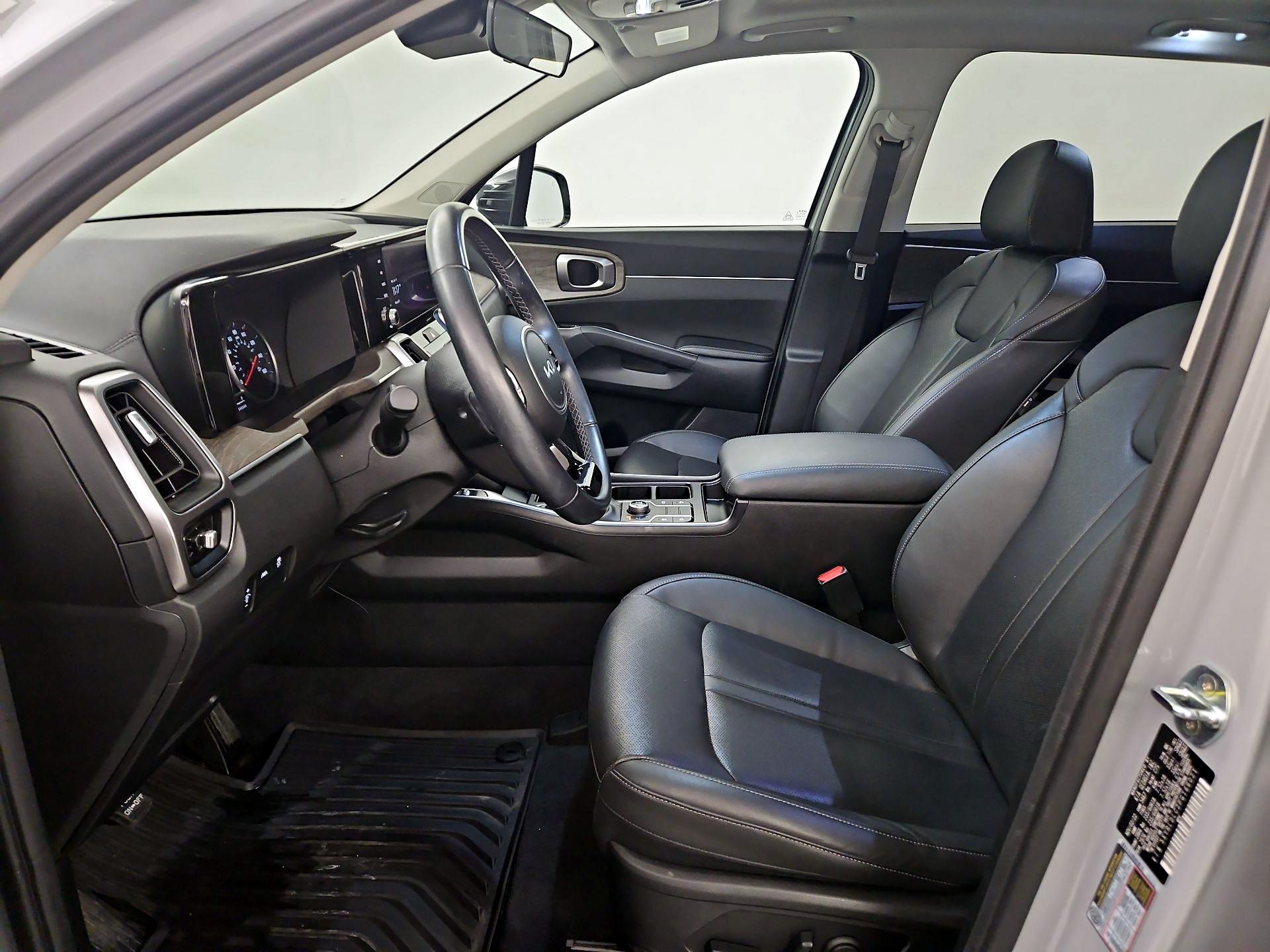 Thumbnail: 2023 Kia Sorento - 11