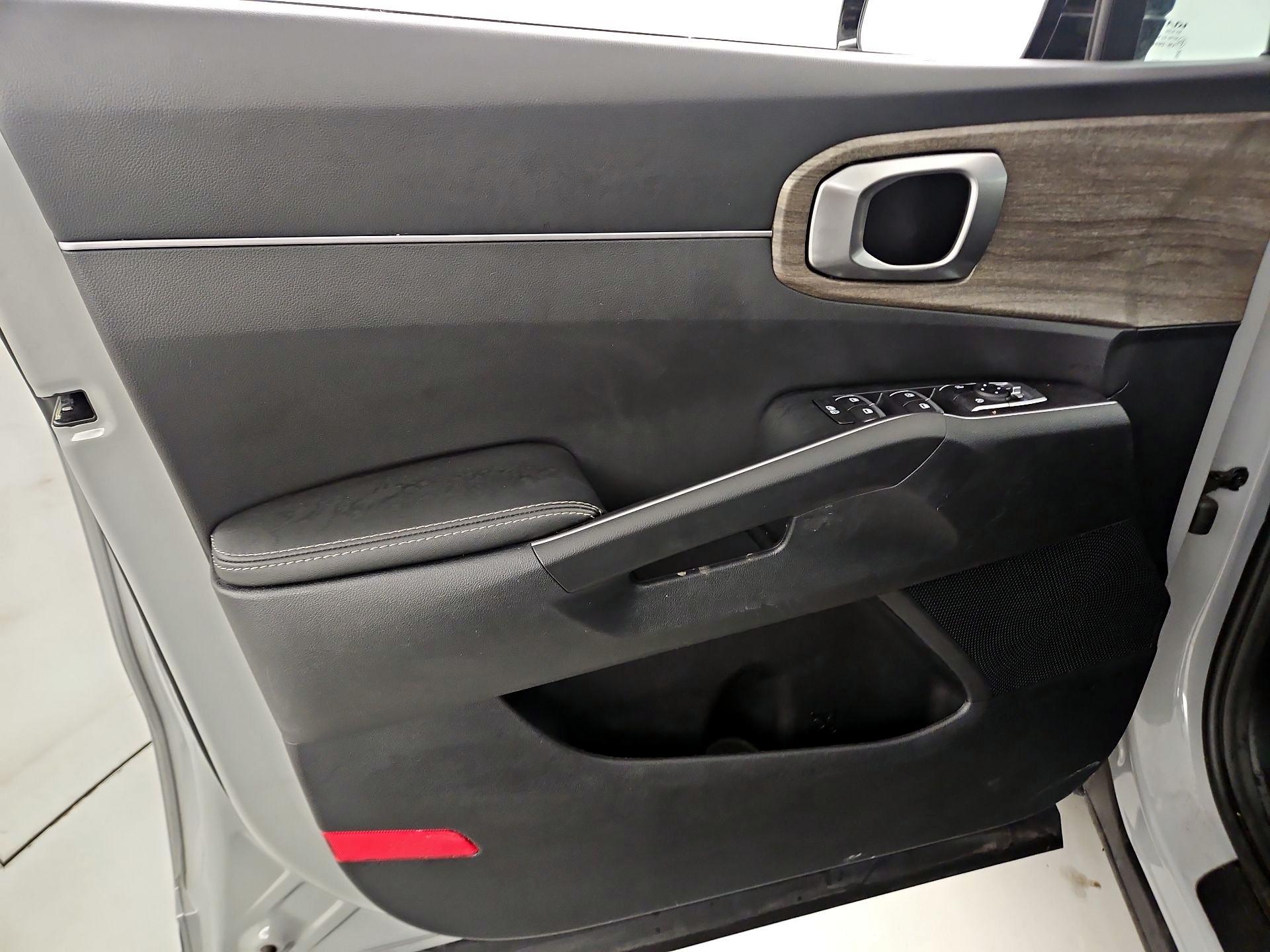 Thumbnail: 2023 Kia Sorento - 12