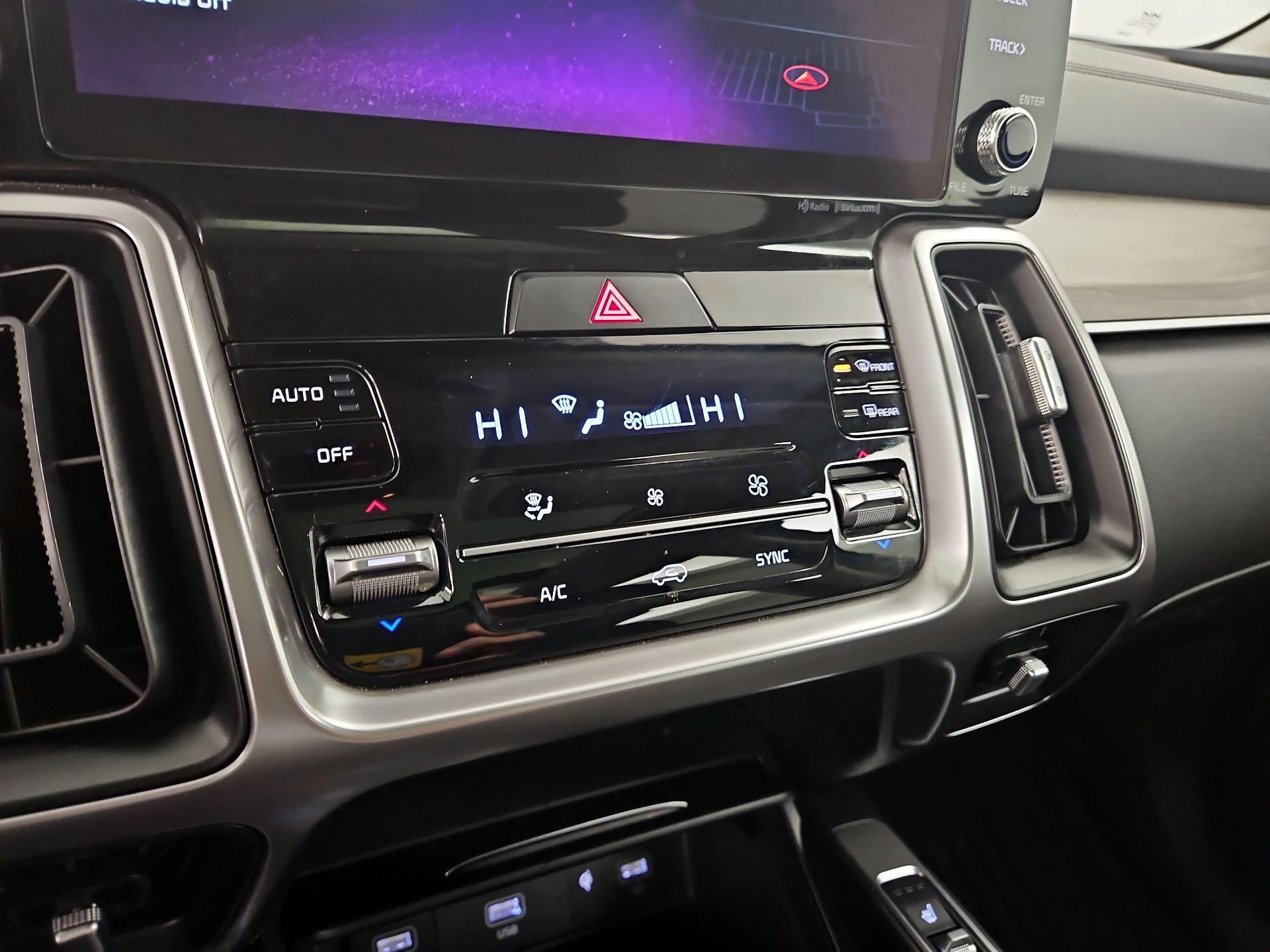 Thumbnail: 2023 Kia Sorento - 17