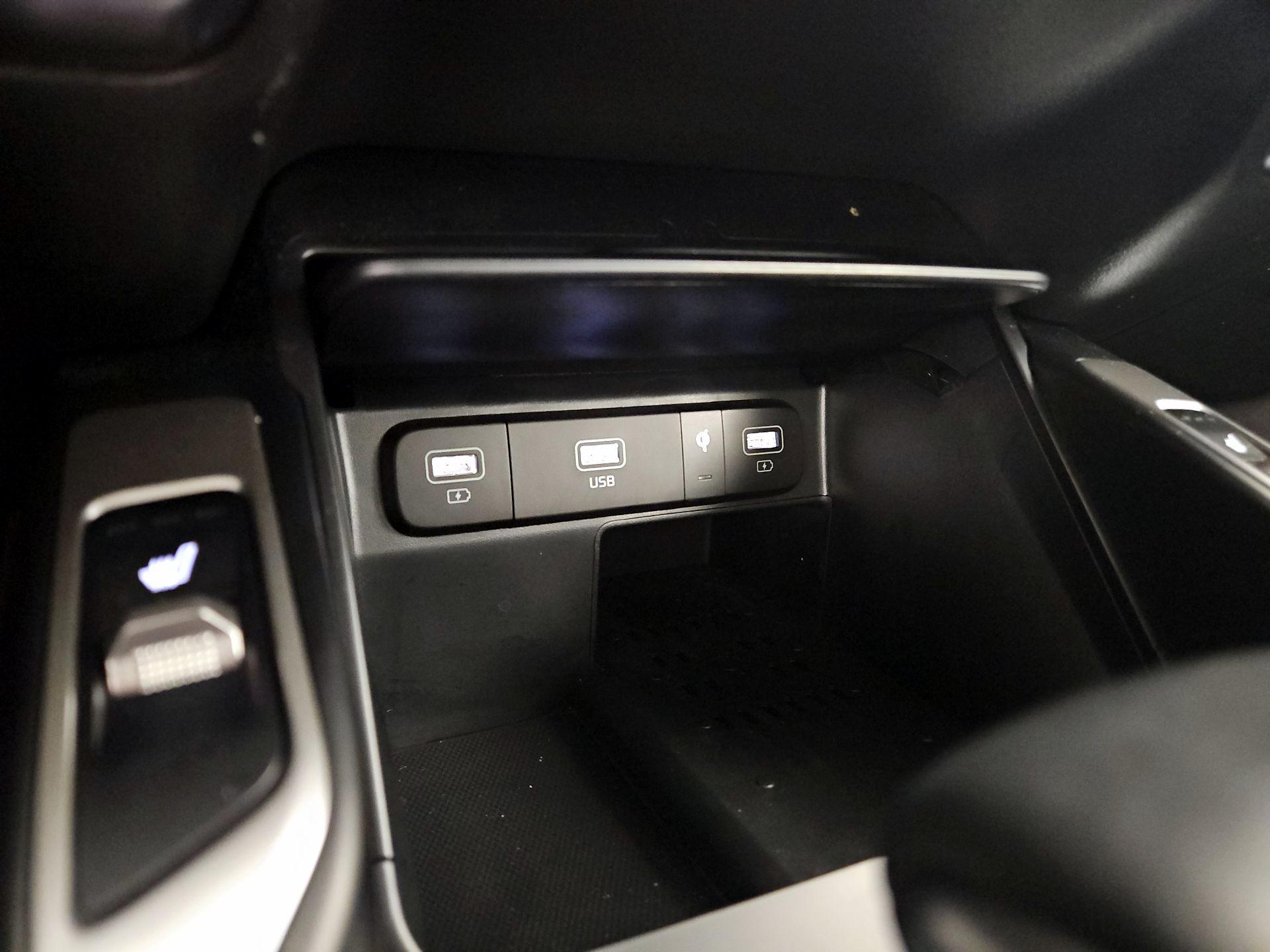 Thumbnail: 2023 Kia Sorento - 19