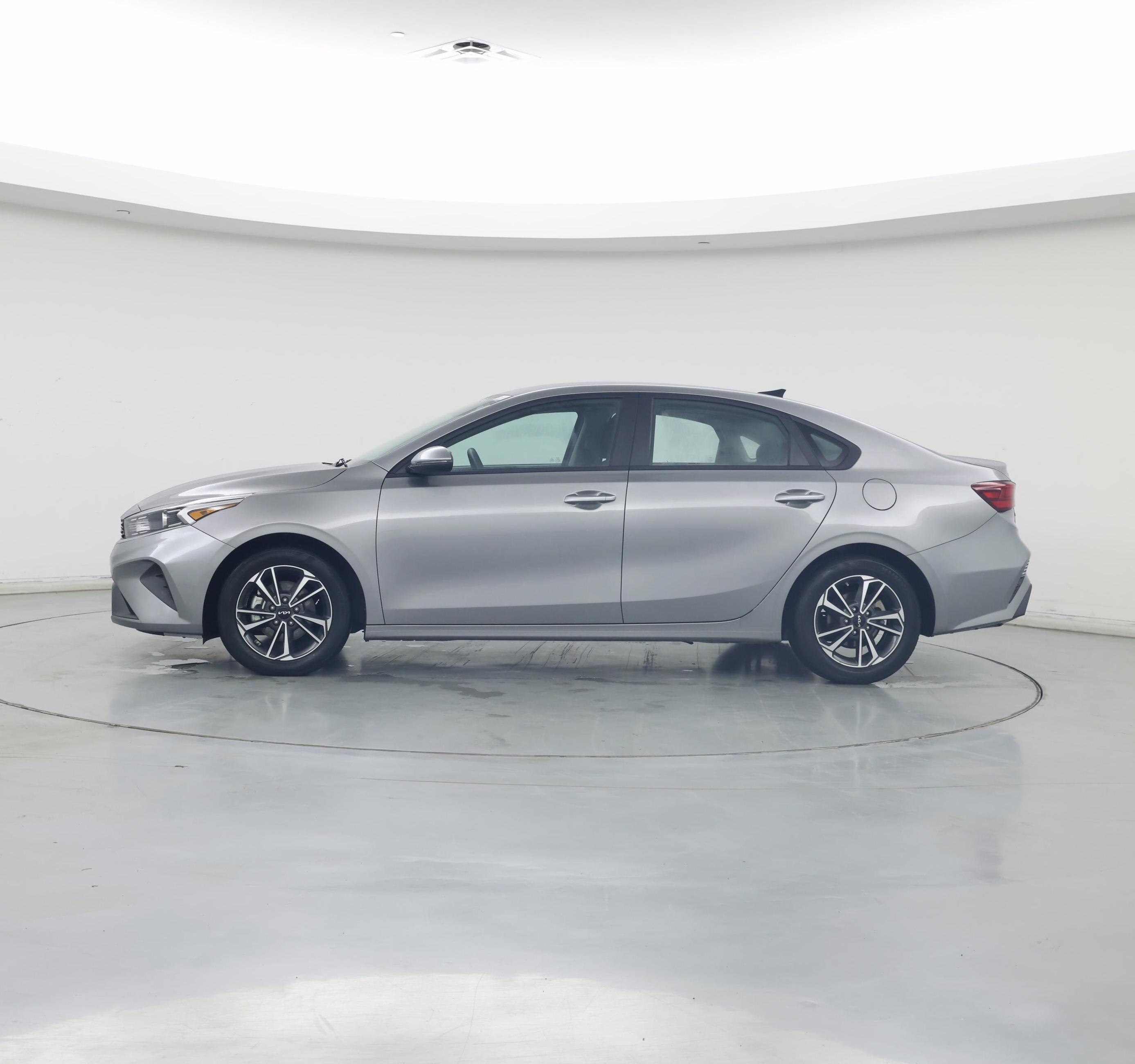 Thumbnail: 2023 Kia Forte - 3