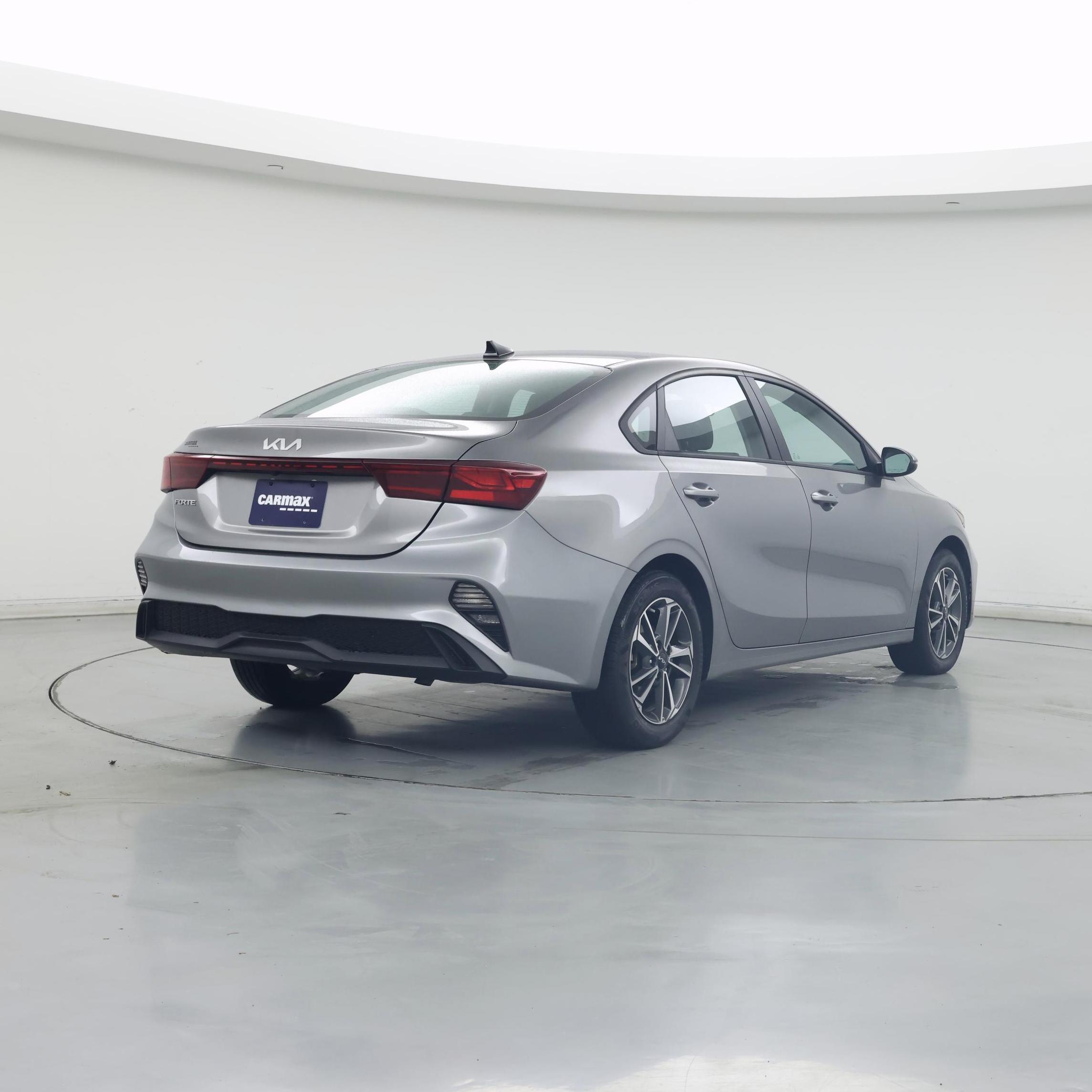 Thumbnail: 2023 Kia Forte - 8