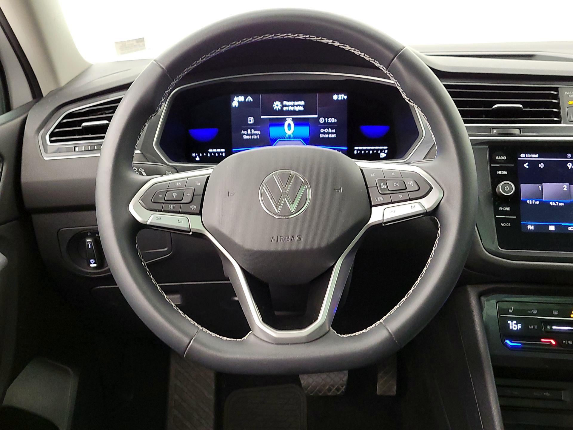 Thumbnail: 2023 Volkswagen Tiguan - 10