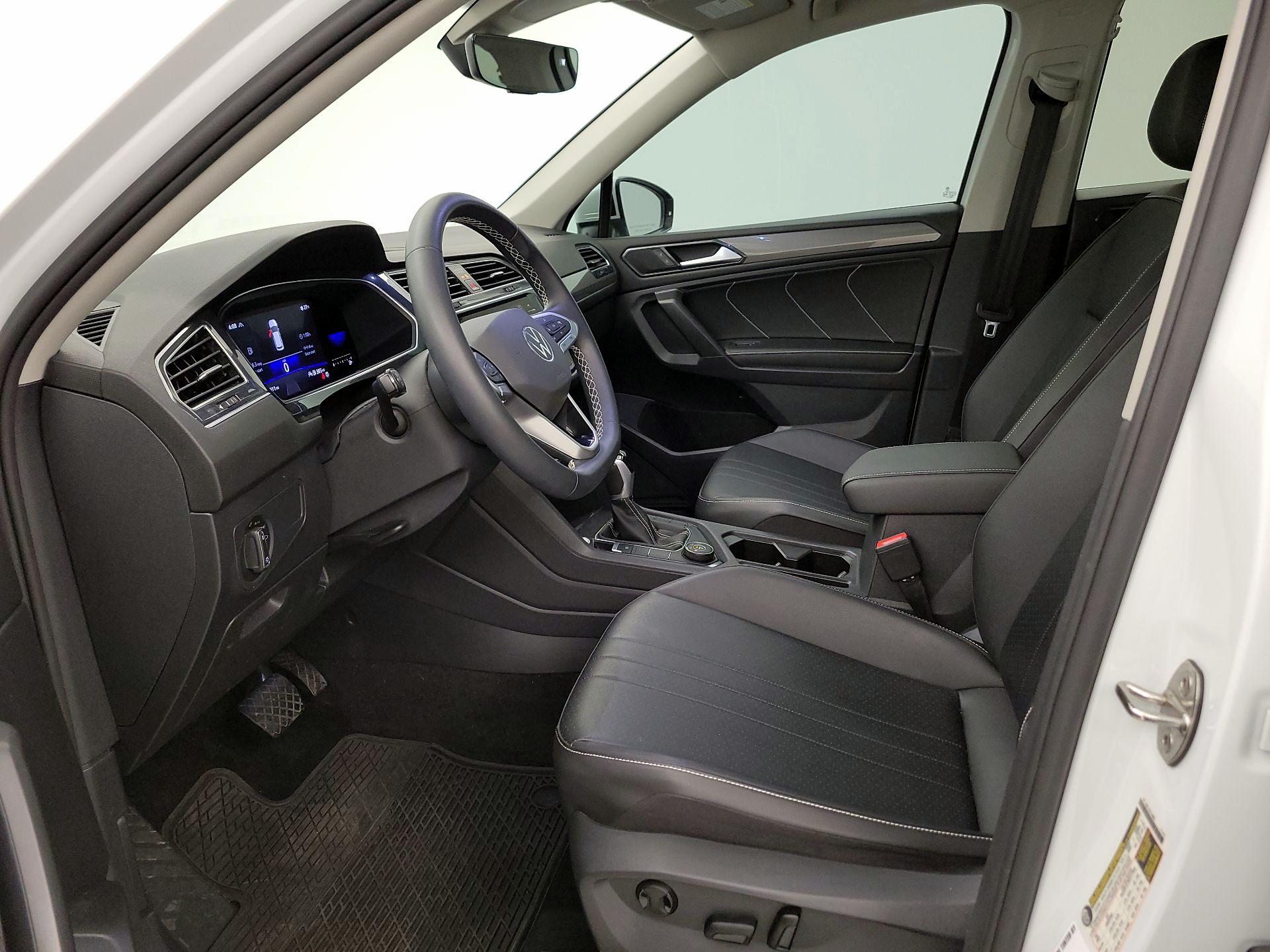 Thumbnail: 2023 Volkswagen Tiguan - 11