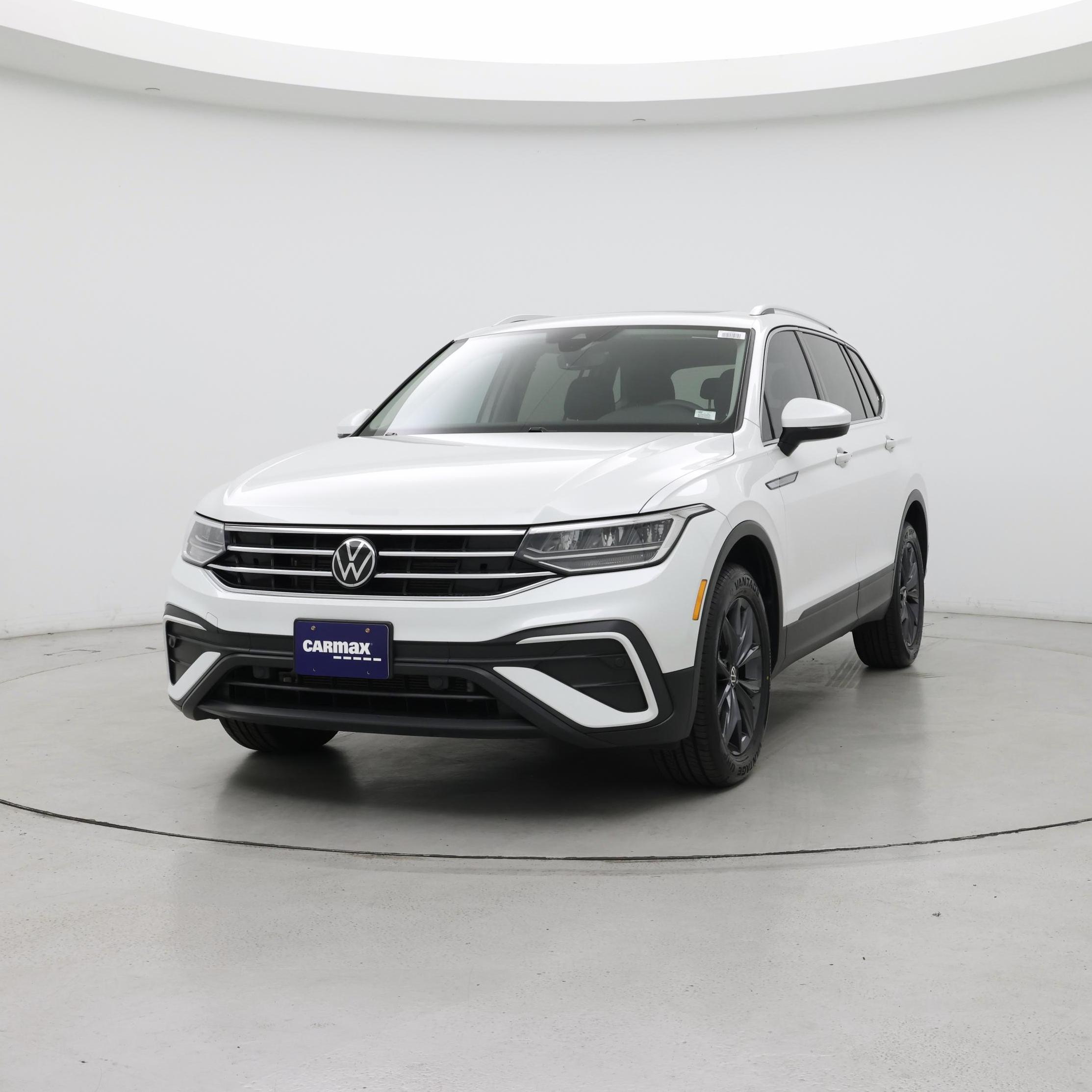 Thumbnail: 2023 Volkswagen Tiguan - 4
