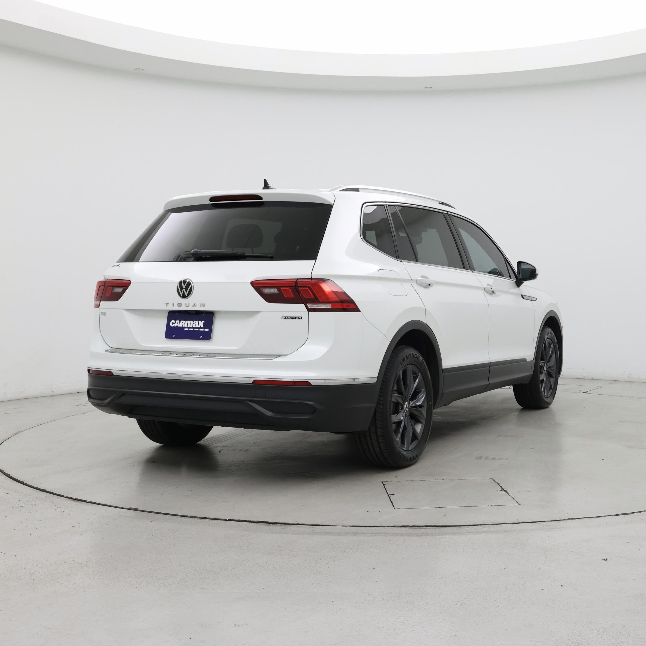 Thumbnail: 2023 Volkswagen Tiguan - 8