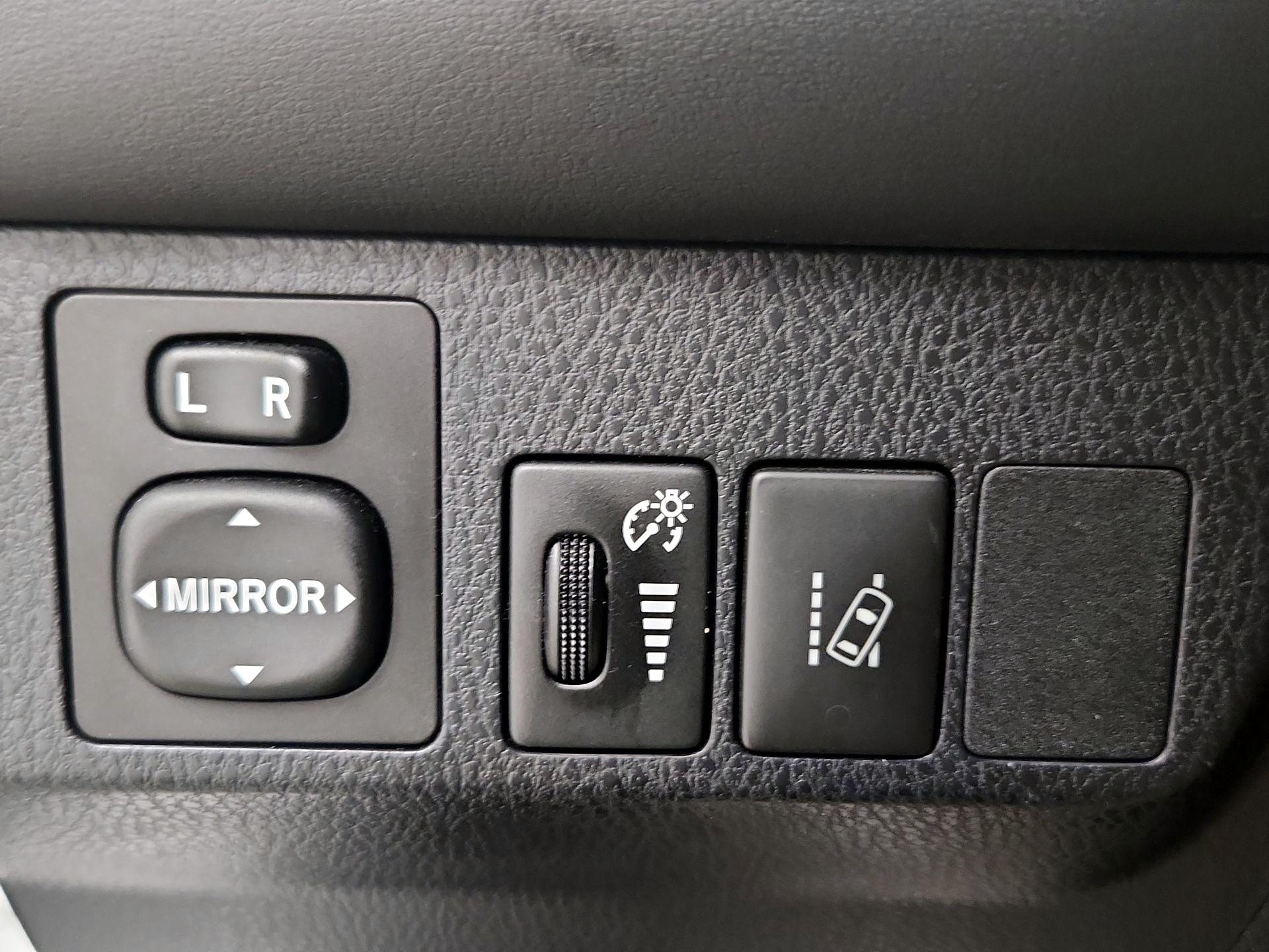 Thumbnail: 2017 Toyota RAV4 - 13