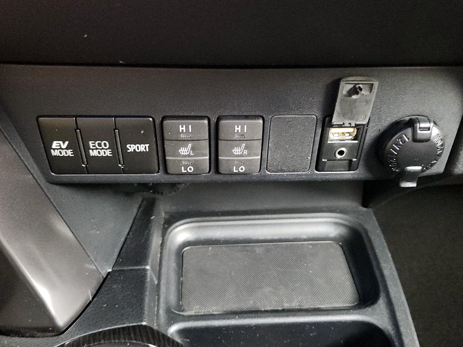 Thumbnail: 2017 Toyota RAV4 - 18