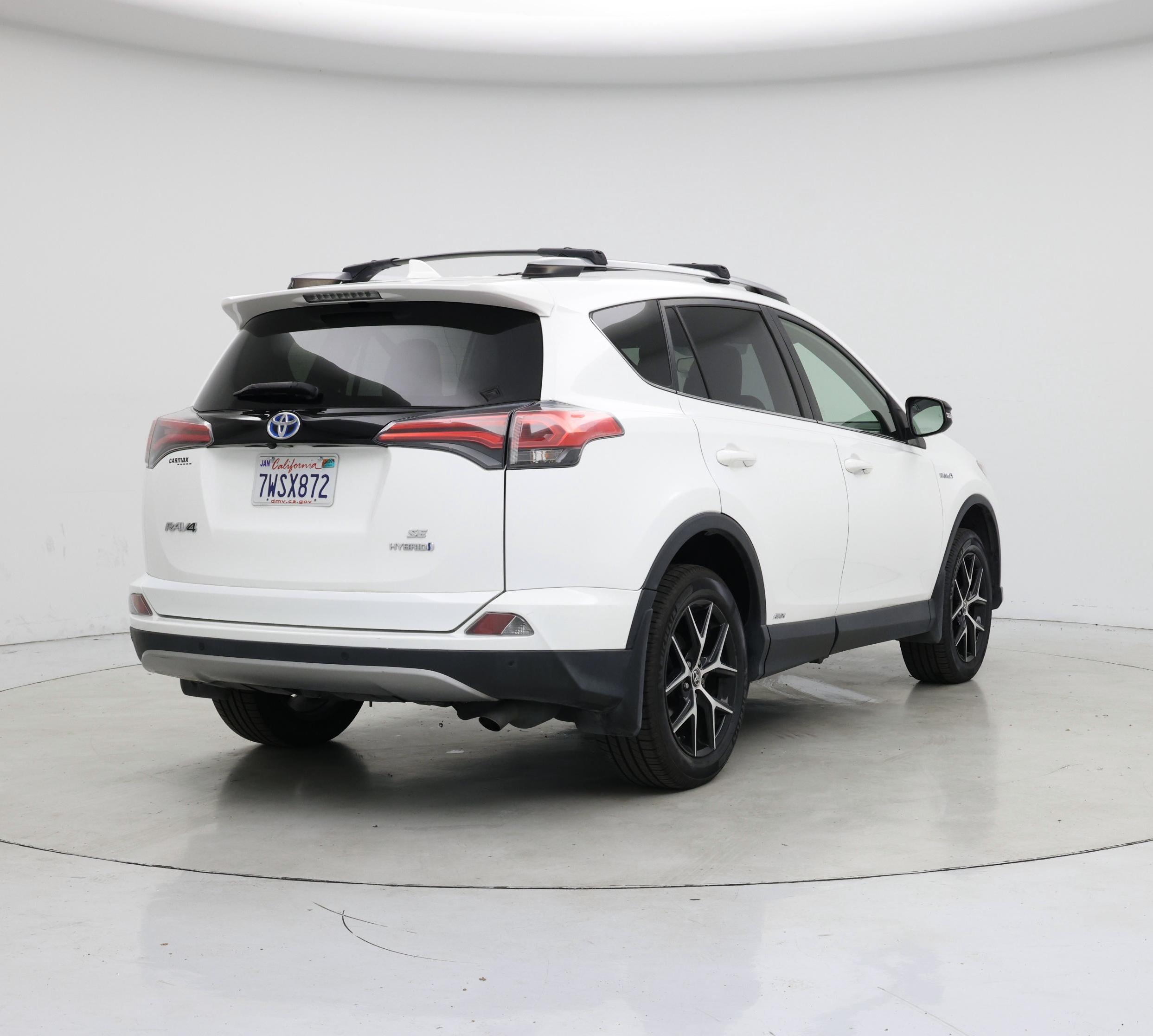 Thumbnail: 2017 Toyota RAV4 - 8