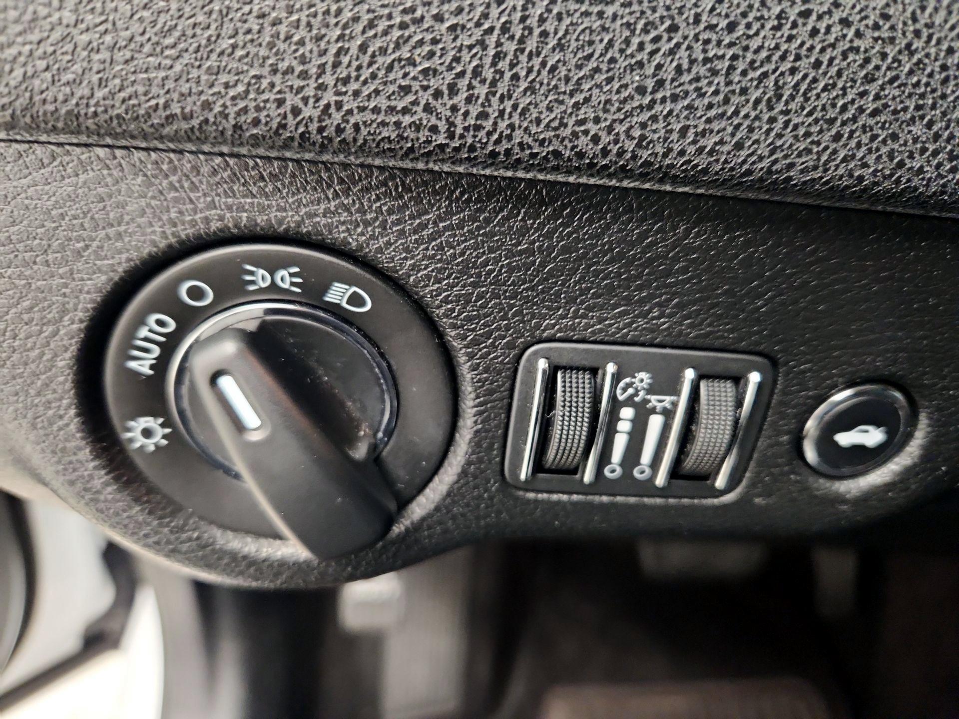 Thumbnail: 2019 Chrysler 300 - 13