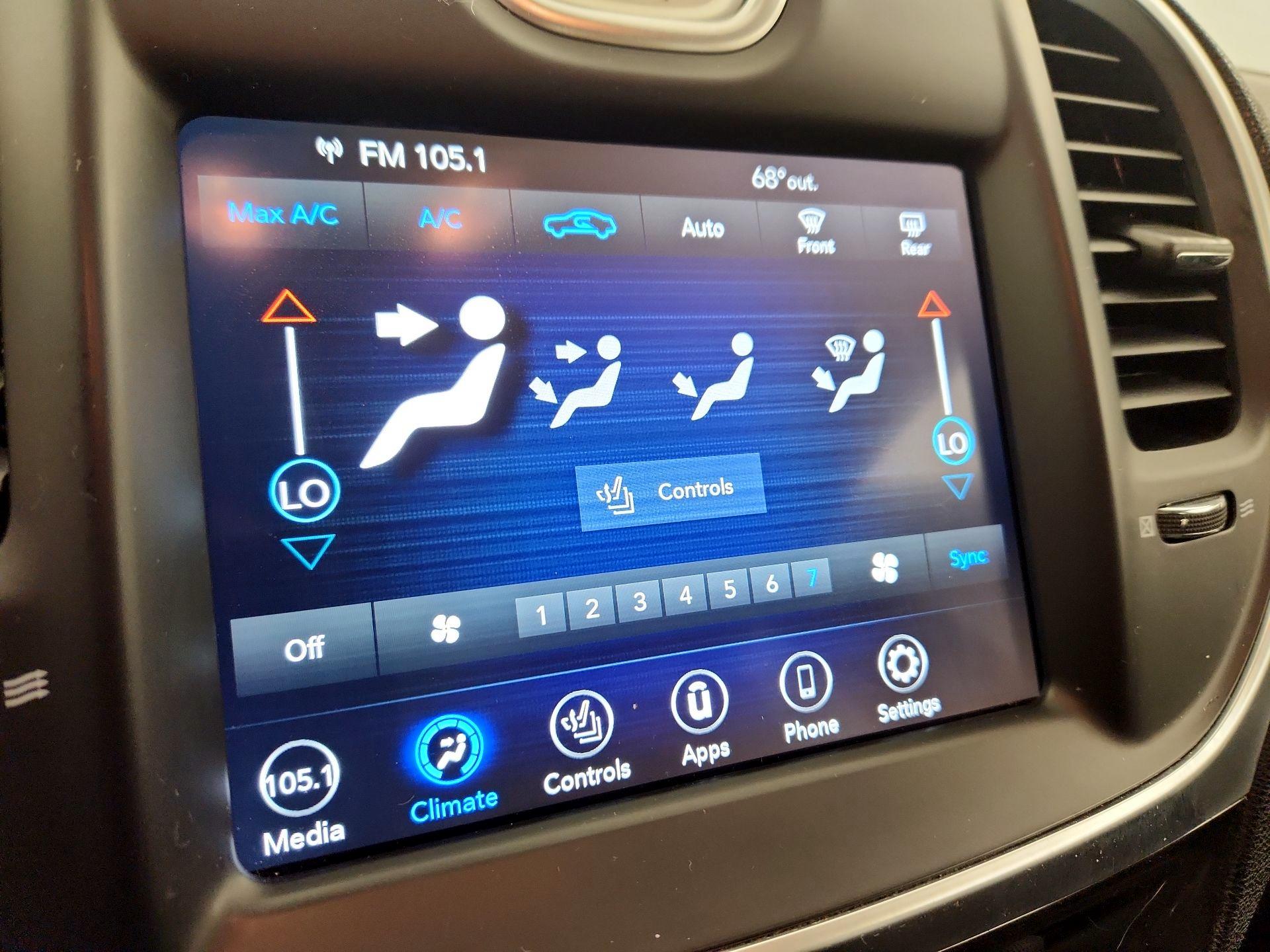 Thumbnail: 2019 Chrysler 300 - 16