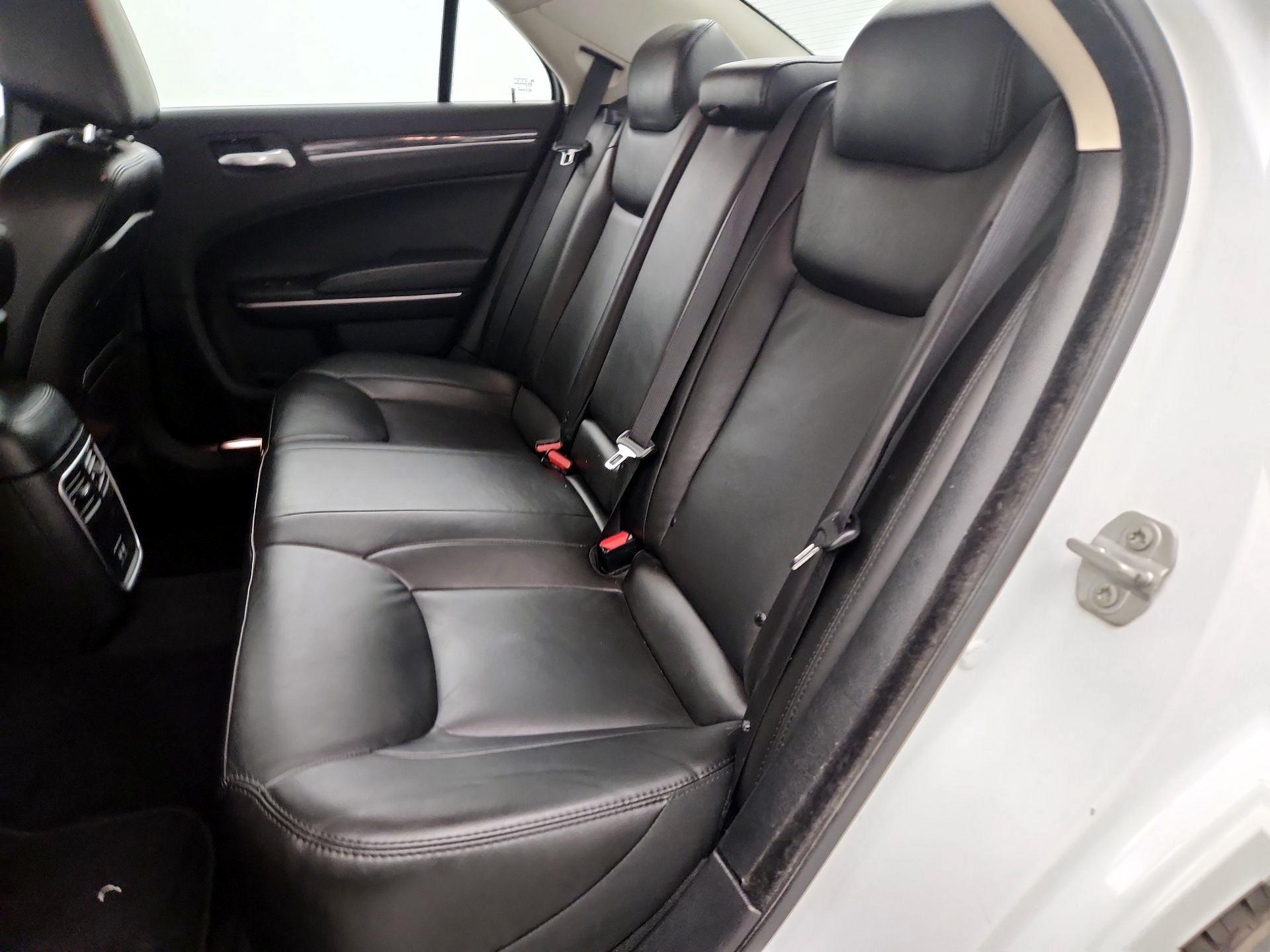 Thumbnail: 2019 Chrysler 300 - 18