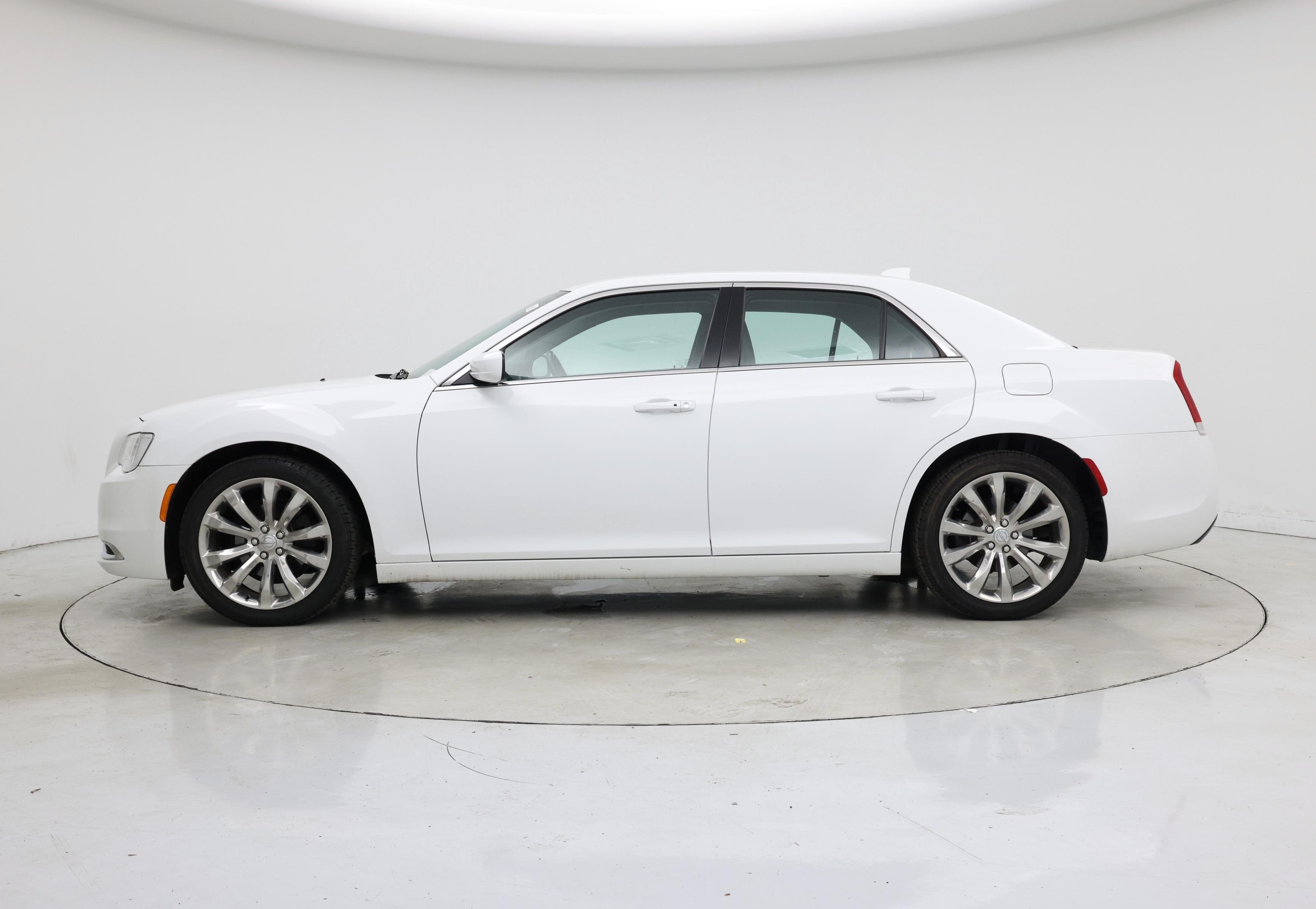 Thumbnail: 2019 Chrysler 300 - 3