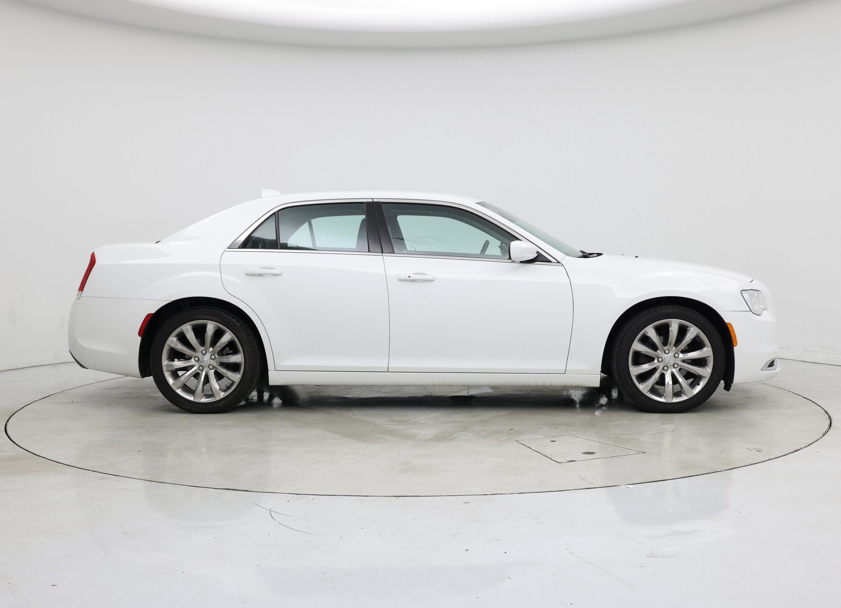 Thumbnail: 2019 Chrysler 300 - 7