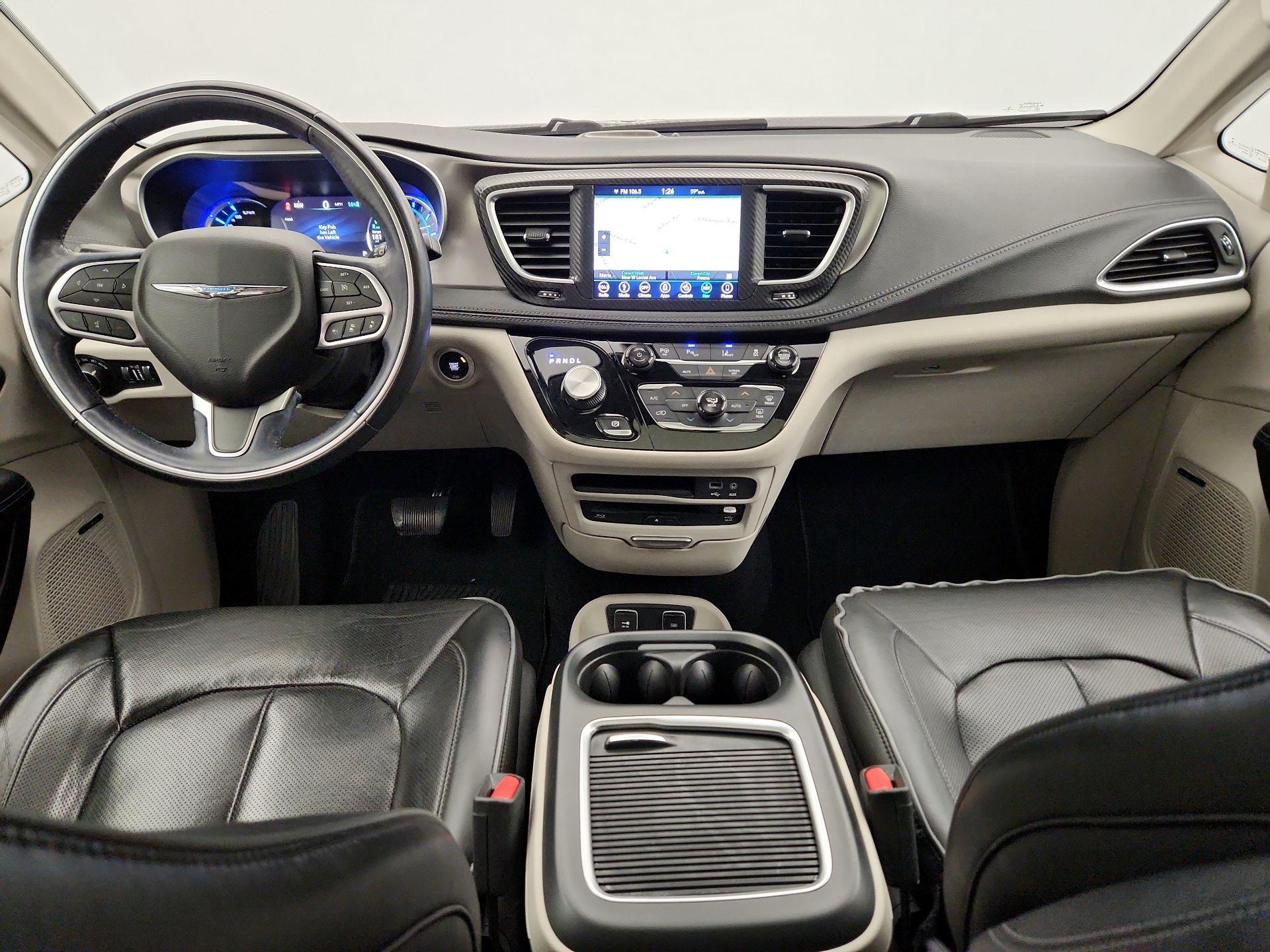 Thumbnail: 2018 Chrysler Pacifica - 9