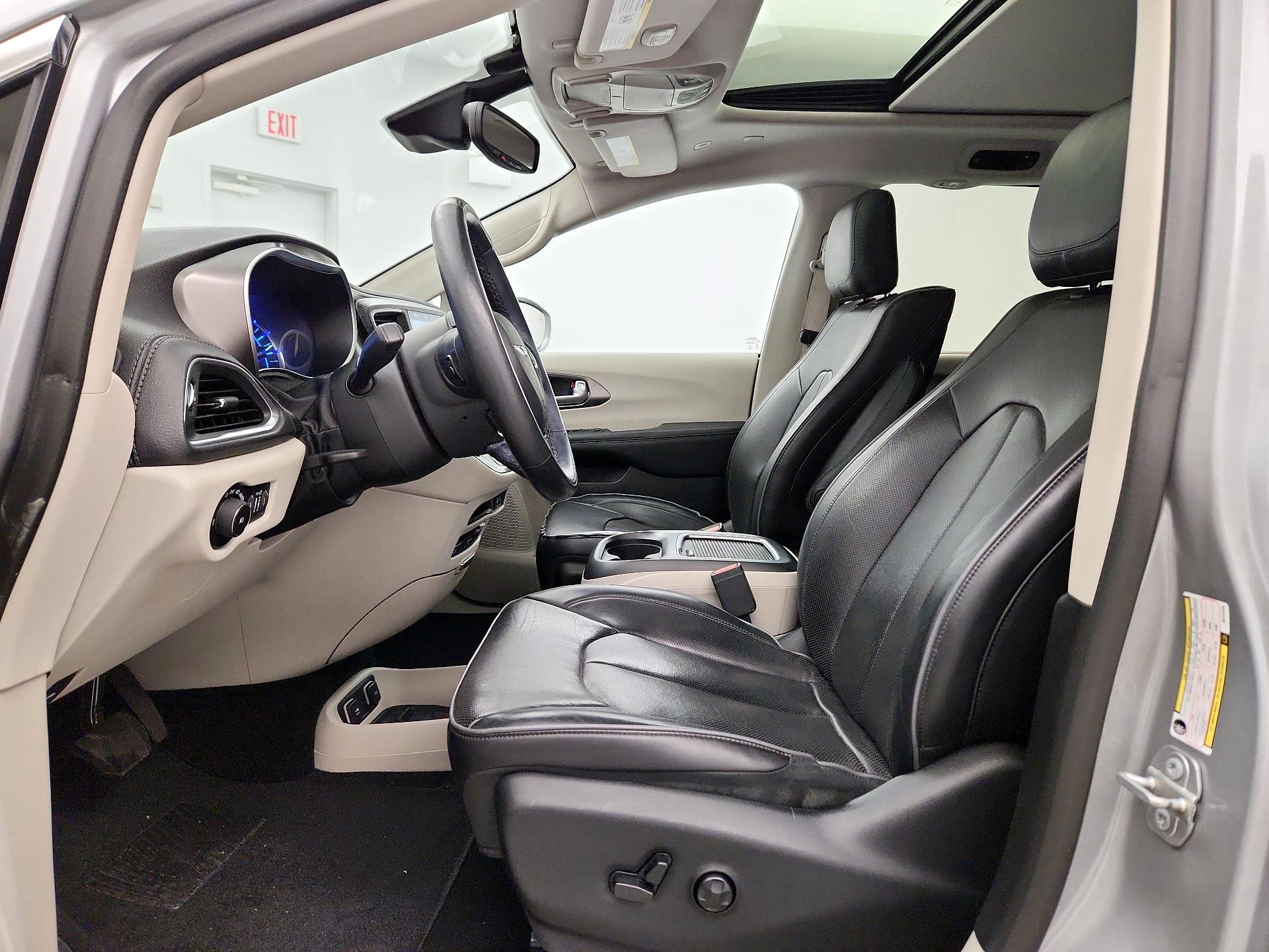 Thumbnail: 2018 Chrysler Pacifica - 11