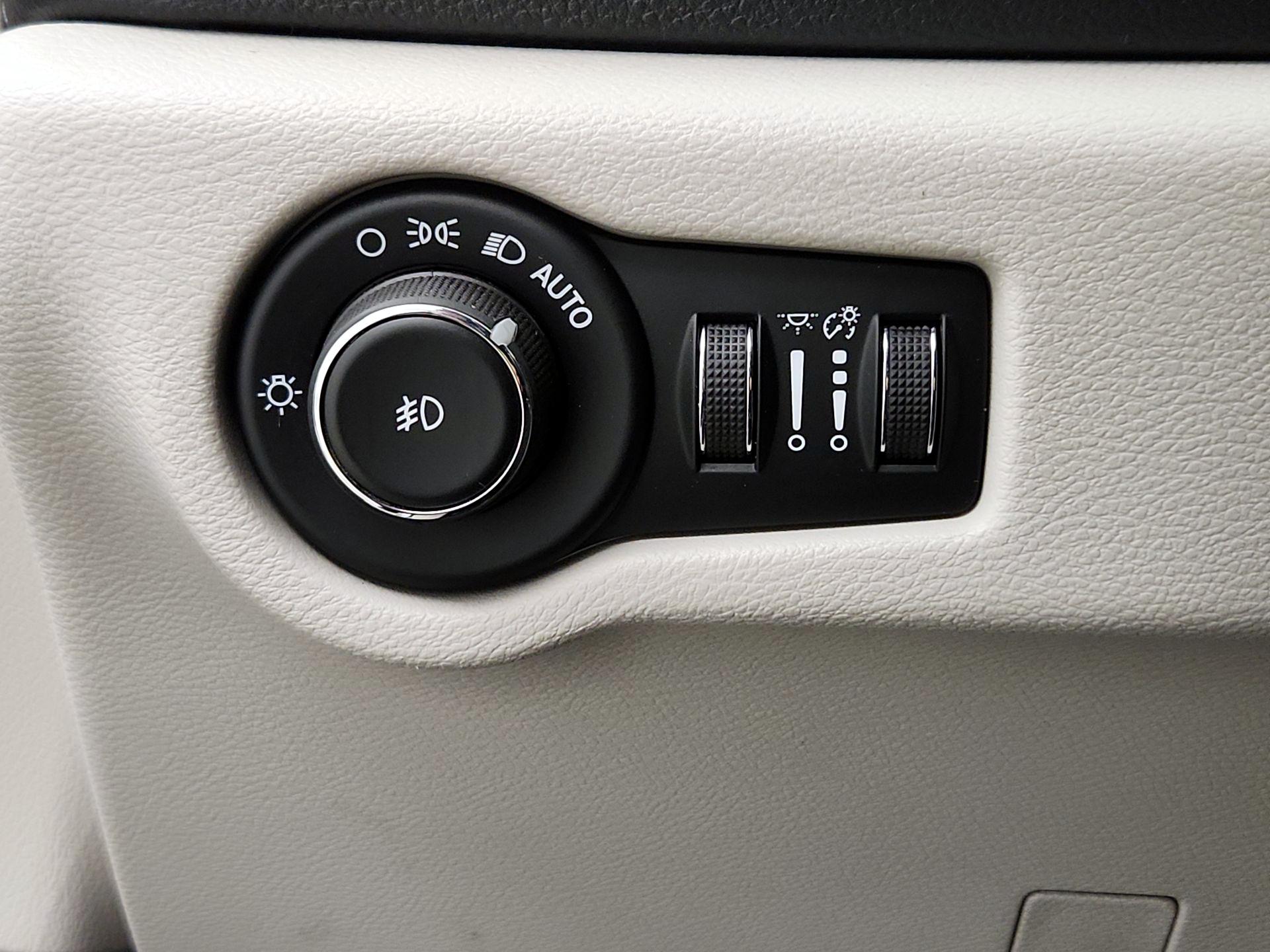 Thumbnail: 2018 Chrysler Pacifica - 13