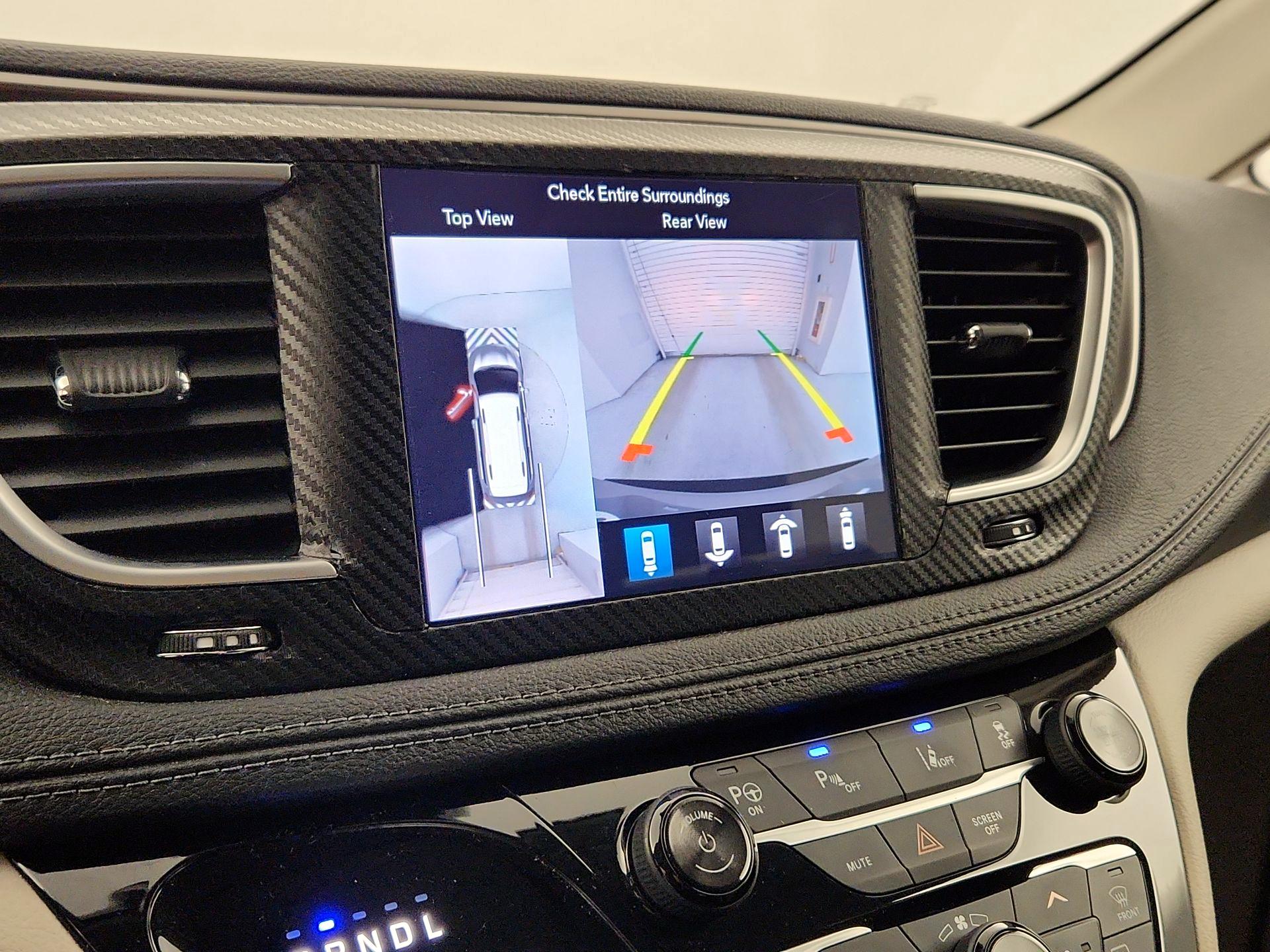 Thumbnail: 2018 Chrysler Pacifica - 15