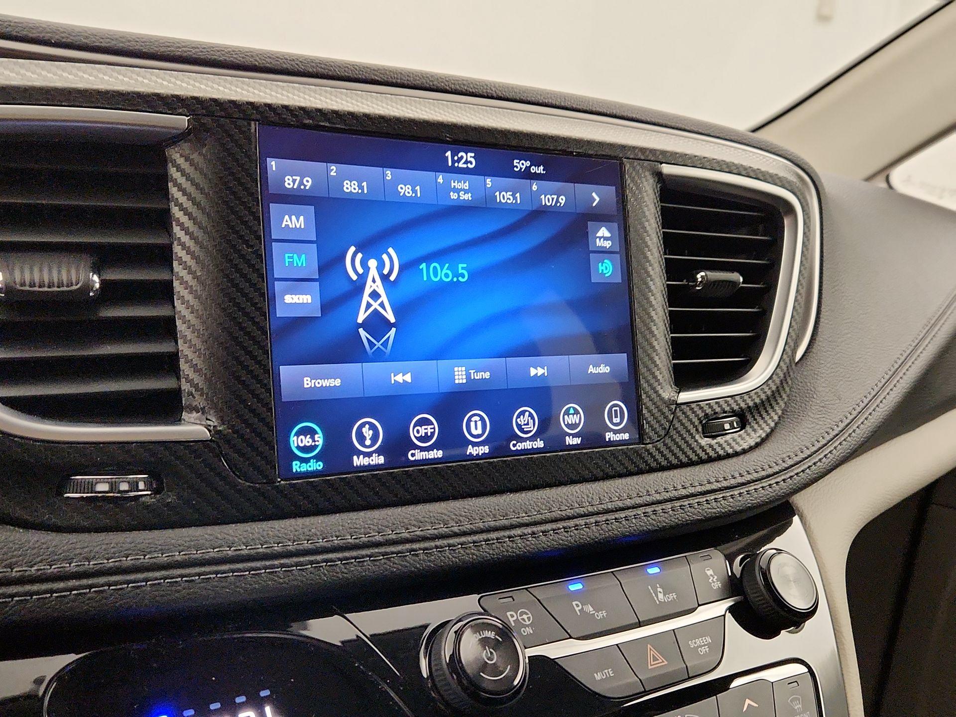 Thumbnail: 2018 Chrysler Pacifica - 16