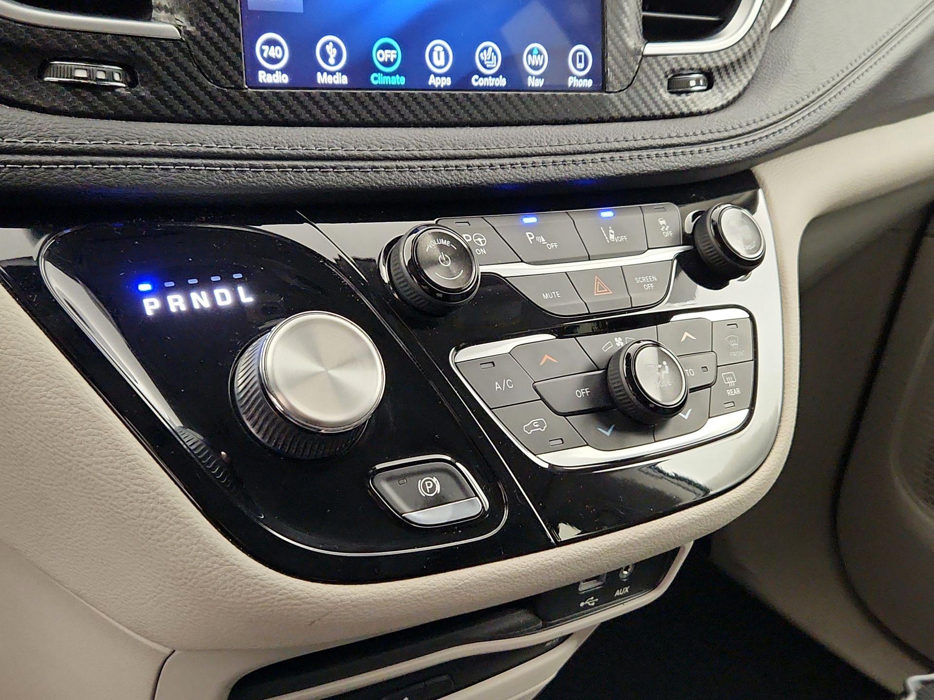 Thumbnail: 2018 Chrysler Pacifica - 17