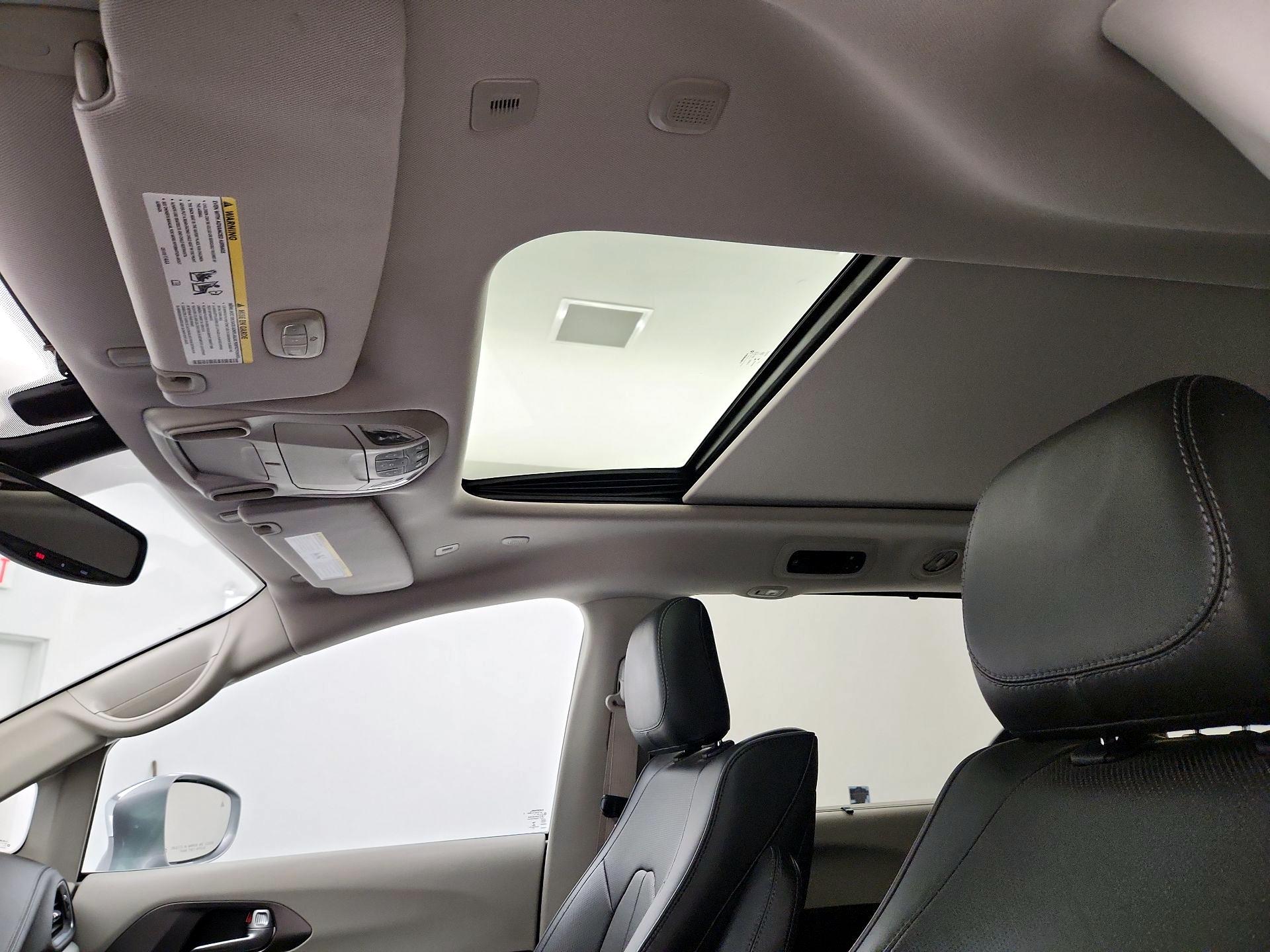 Thumbnail: 2018 Chrysler Pacifica - 20