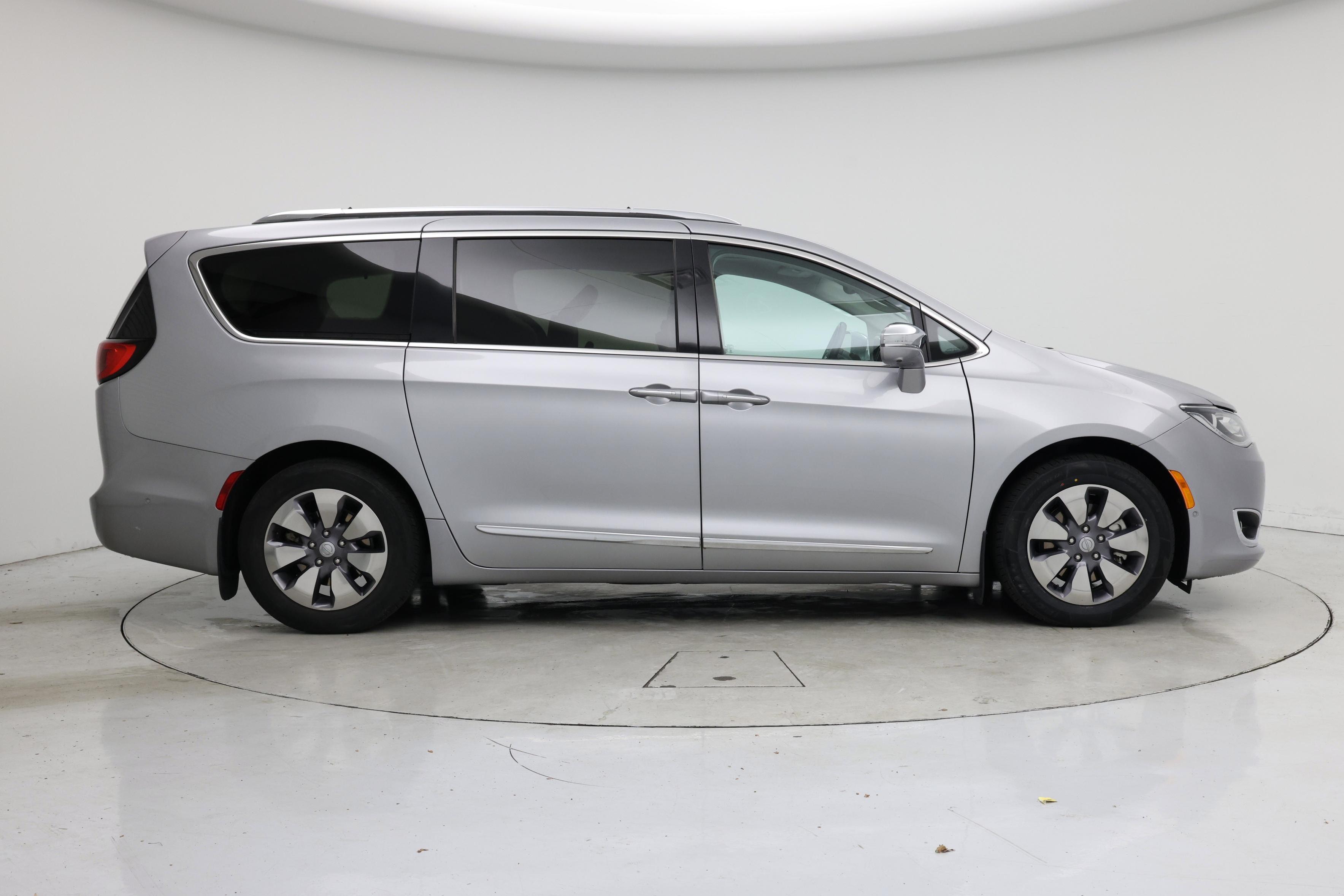 Thumbnail: 2018 Chrysler Pacifica - 7