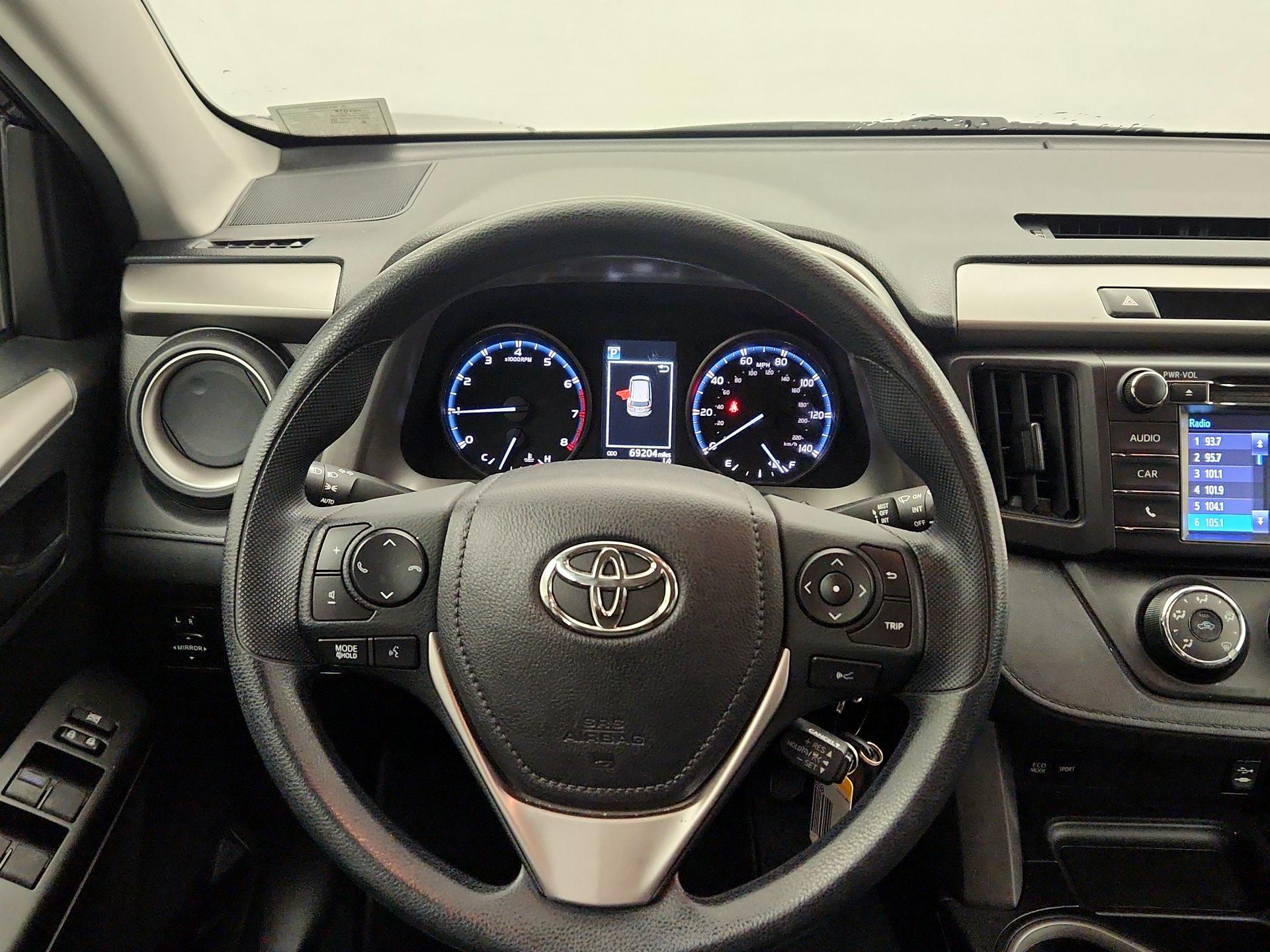 Thumbnail: 2017 Toyota RAV4 - 10