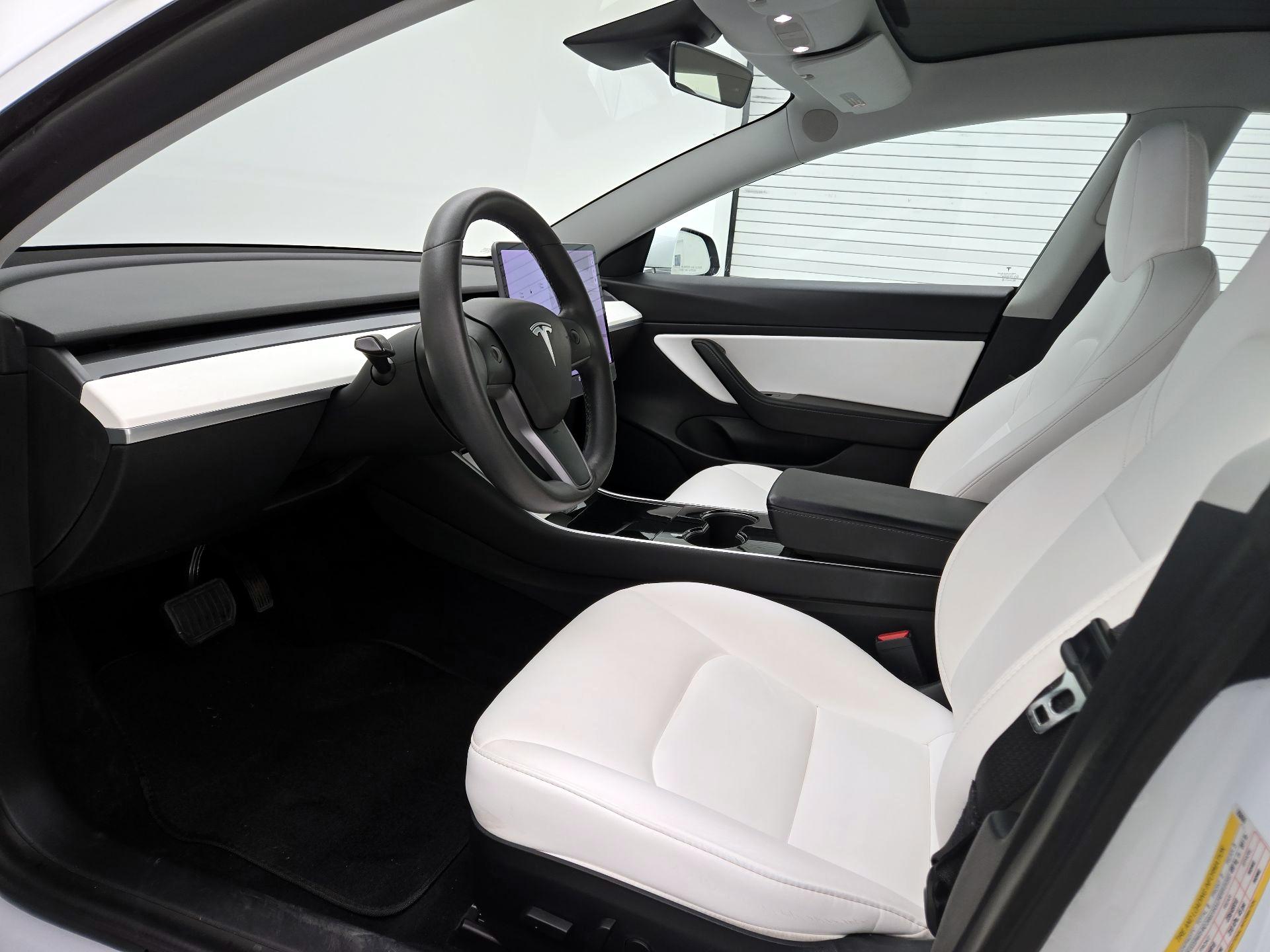 Thumbnail: 2020 Tesla Model 3 - 11