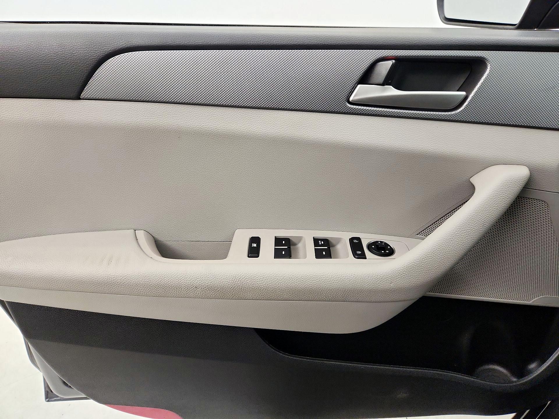 Thumbnail: 2019 Hyundai Sonata - 12