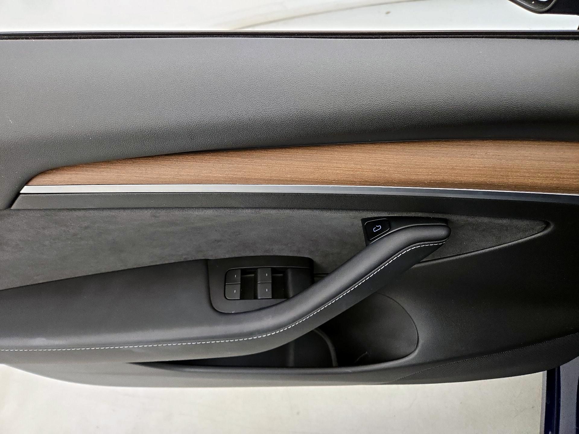 Thumbnail: 2022 Tesla Model 3 - 12