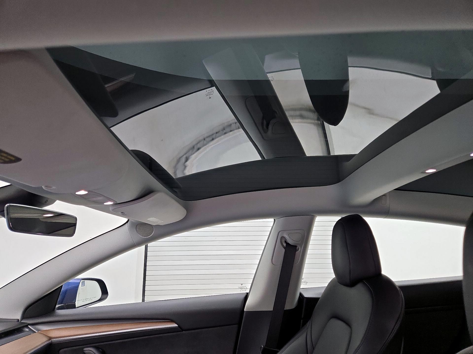 Thumbnail: 2022 Tesla Model 3 - 19