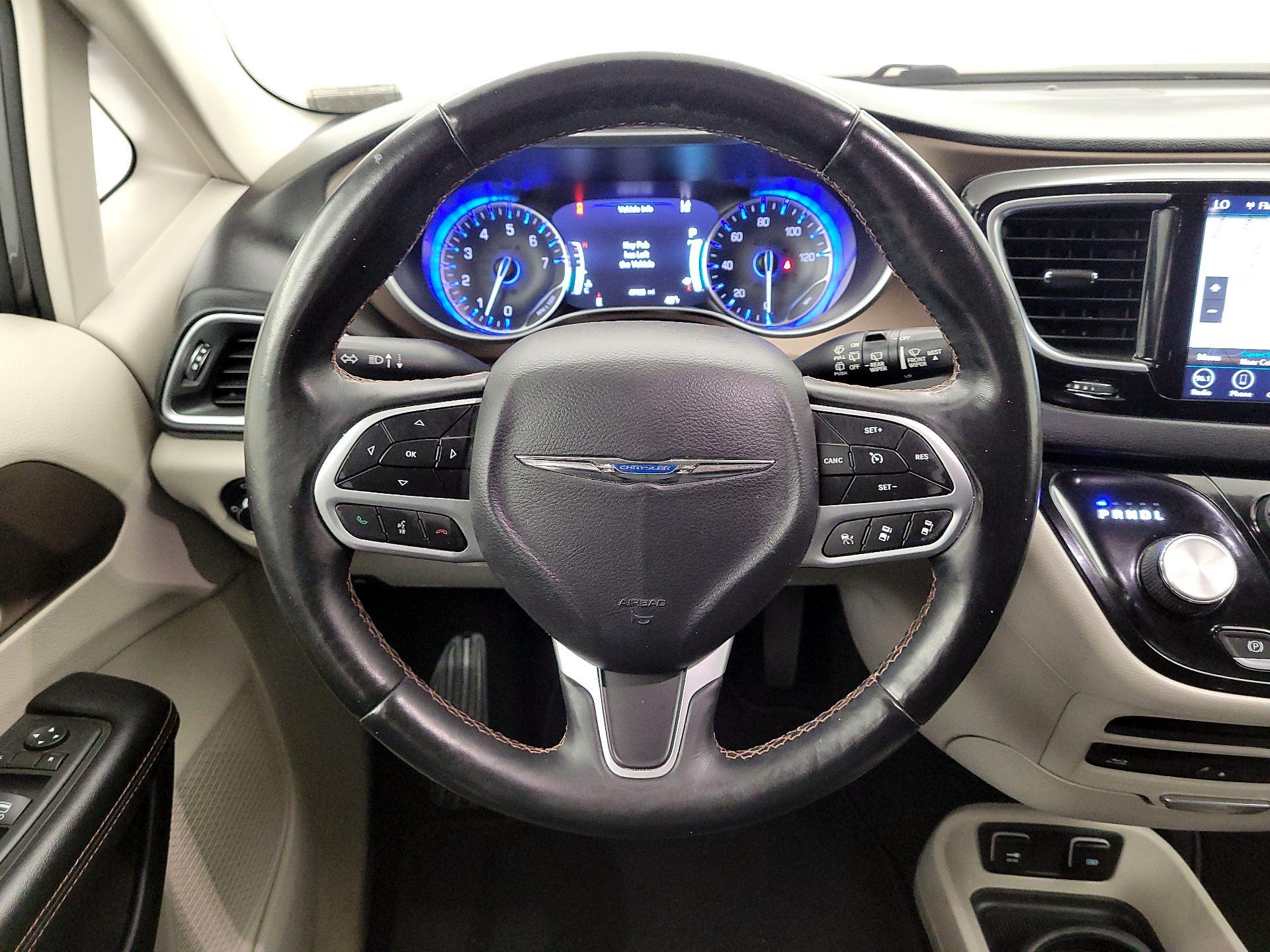 Thumbnail: 2018 Chrysler Pacifica - 10