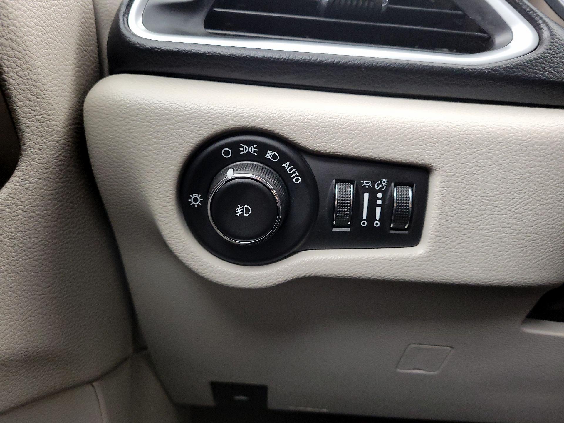 Thumbnail: 2018 Chrysler Pacifica - 13