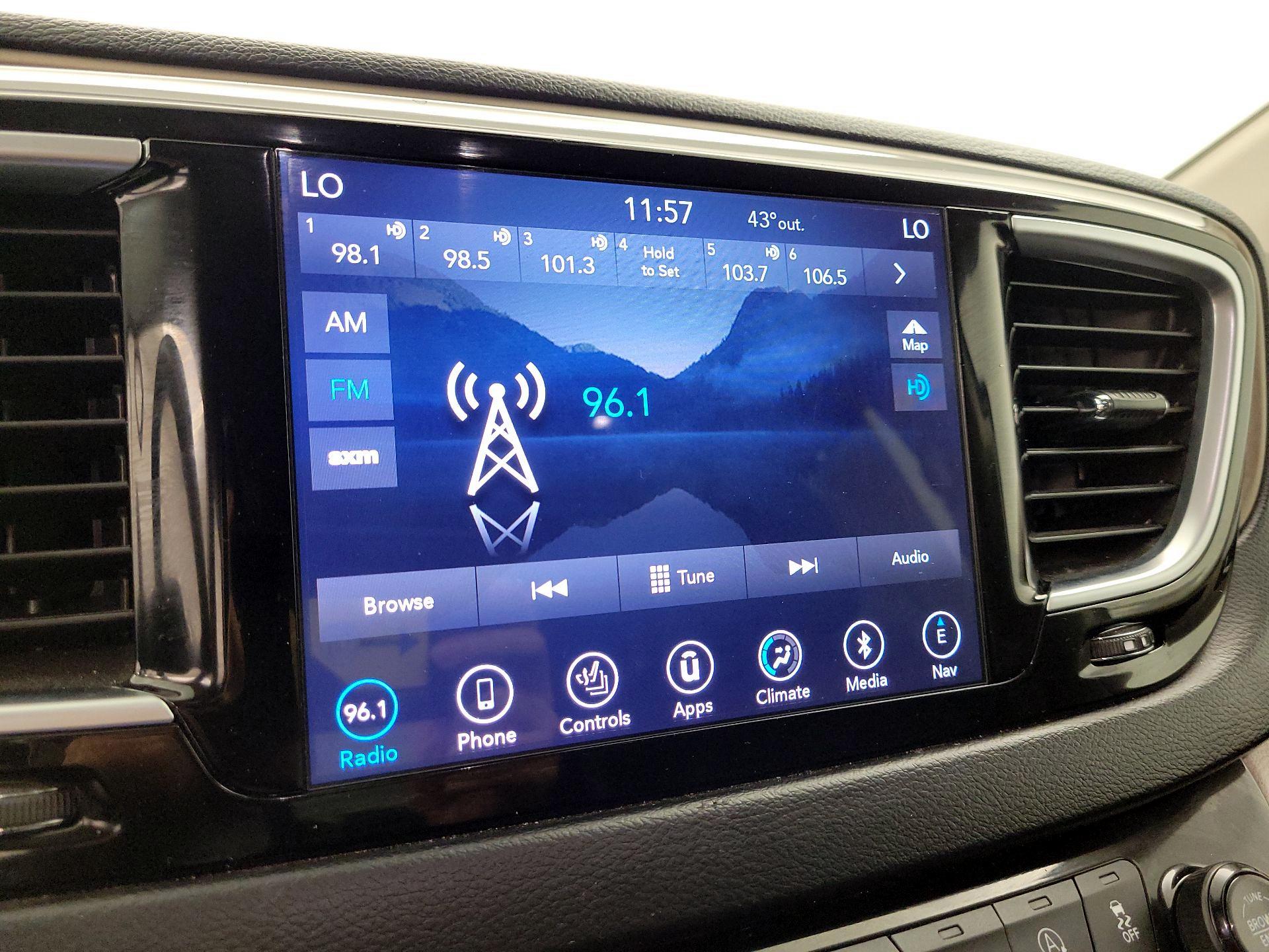 Thumbnail: 2018 Chrysler Pacifica - 16