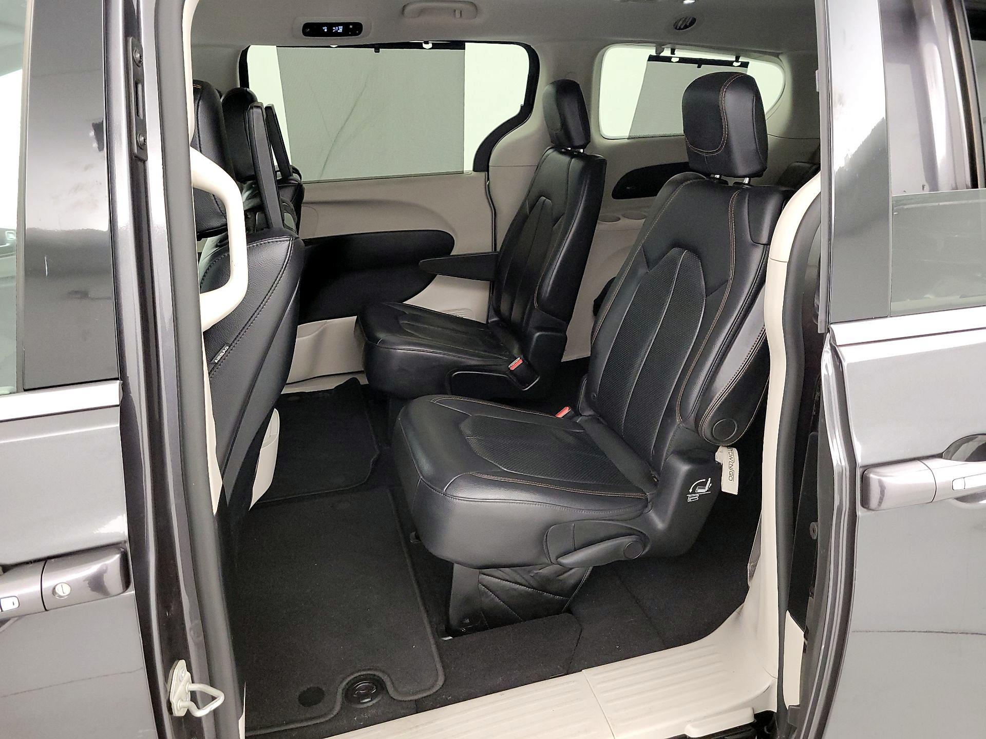 Thumbnail: 2018 Chrysler Pacifica - 20