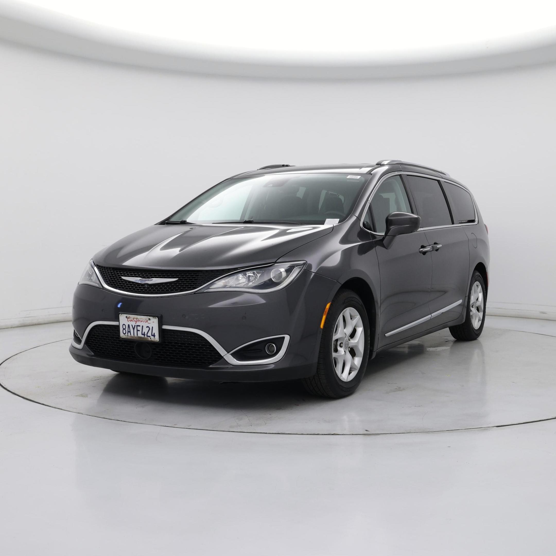 Thumbnail: 2018 Chrysler Pacifica - 4