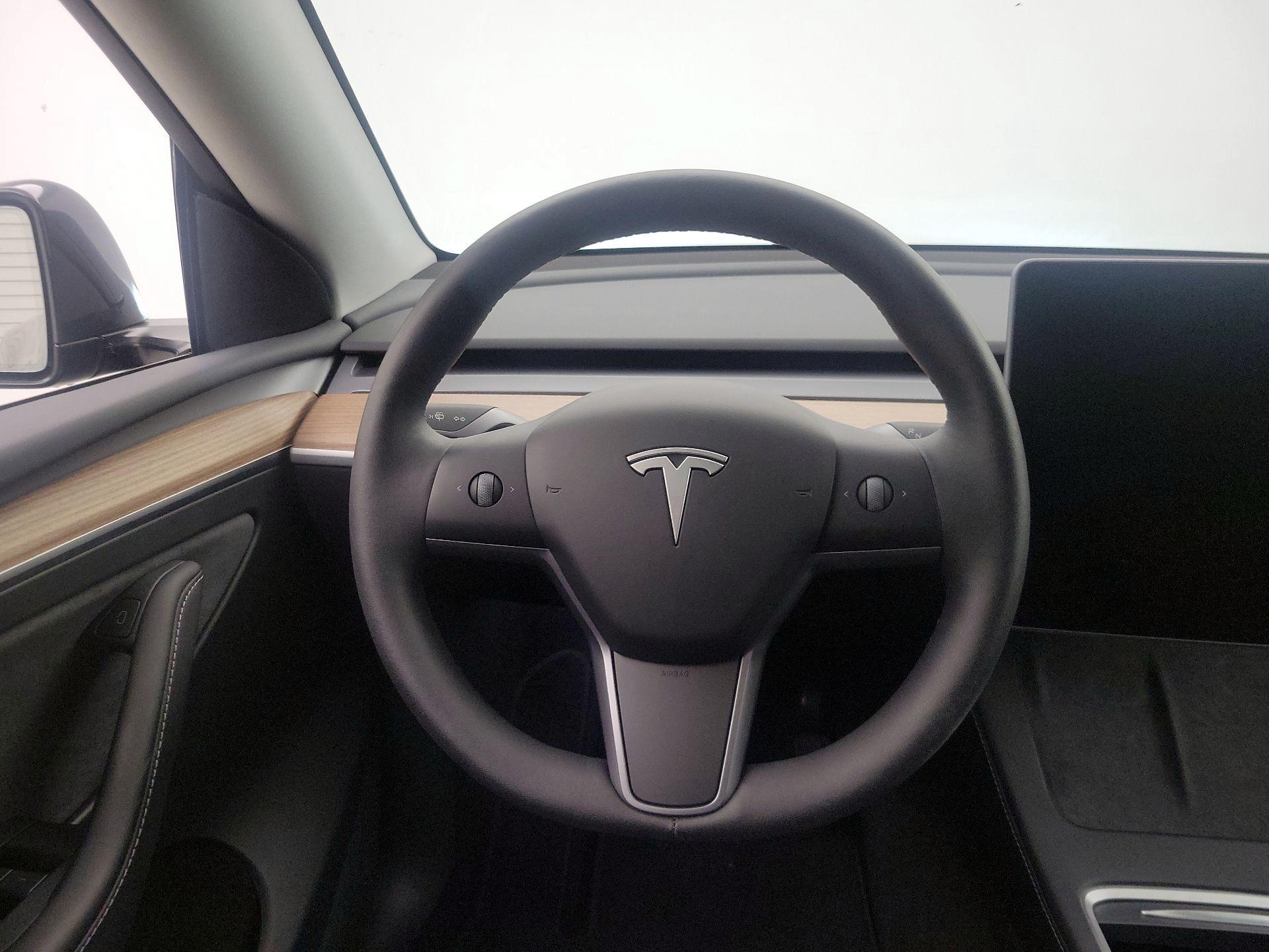 Thumbnail: 2025 Tesla Model Y - 10