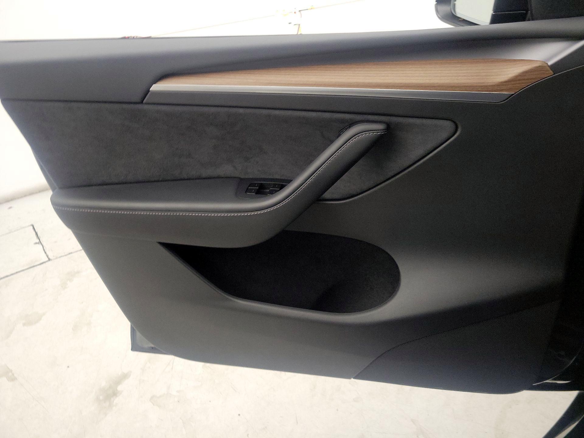 Thumbnail: 2025 Tesla Model Y - 12