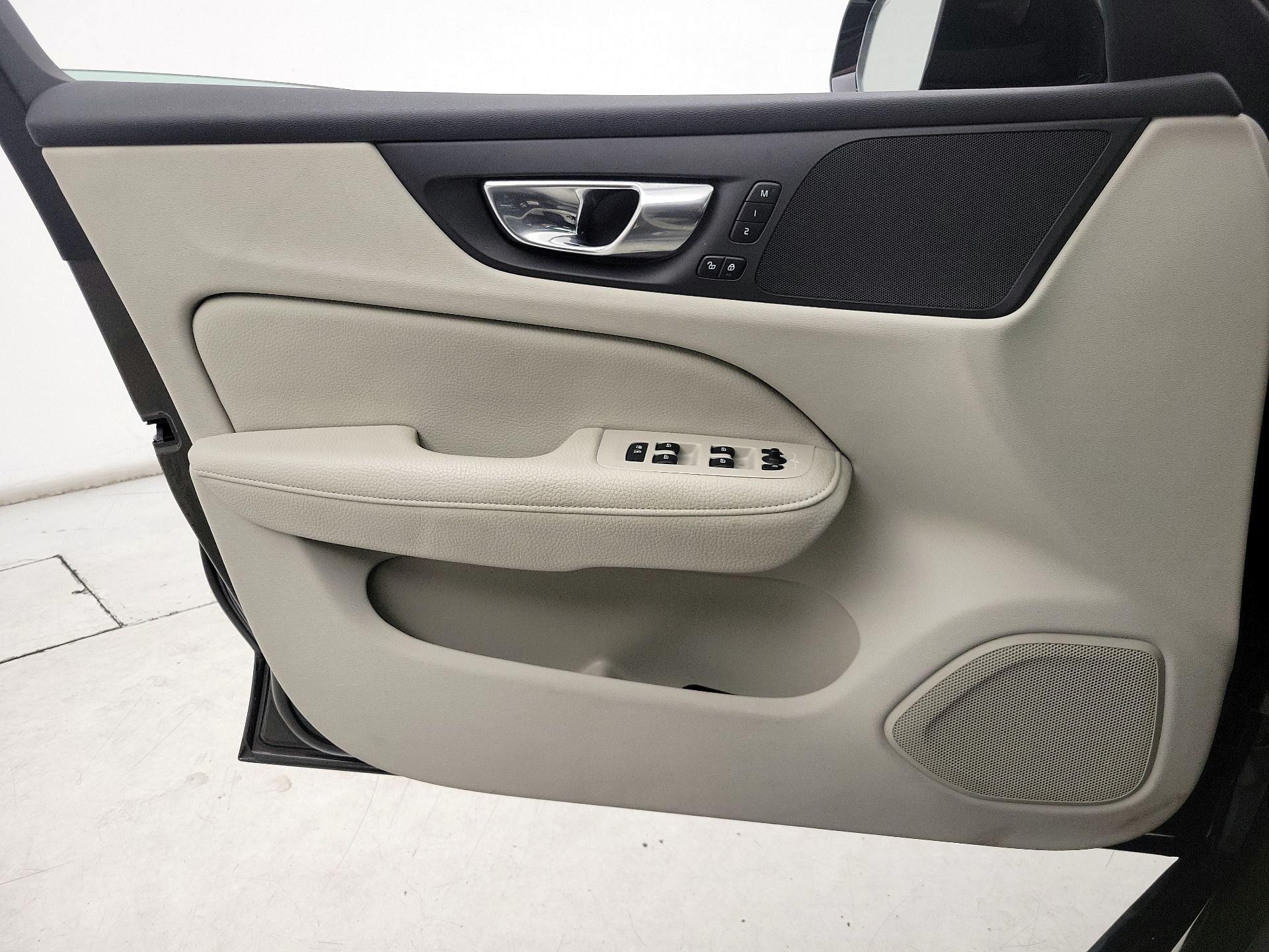 Thumbnail: 2022 Volvo S60 - 12