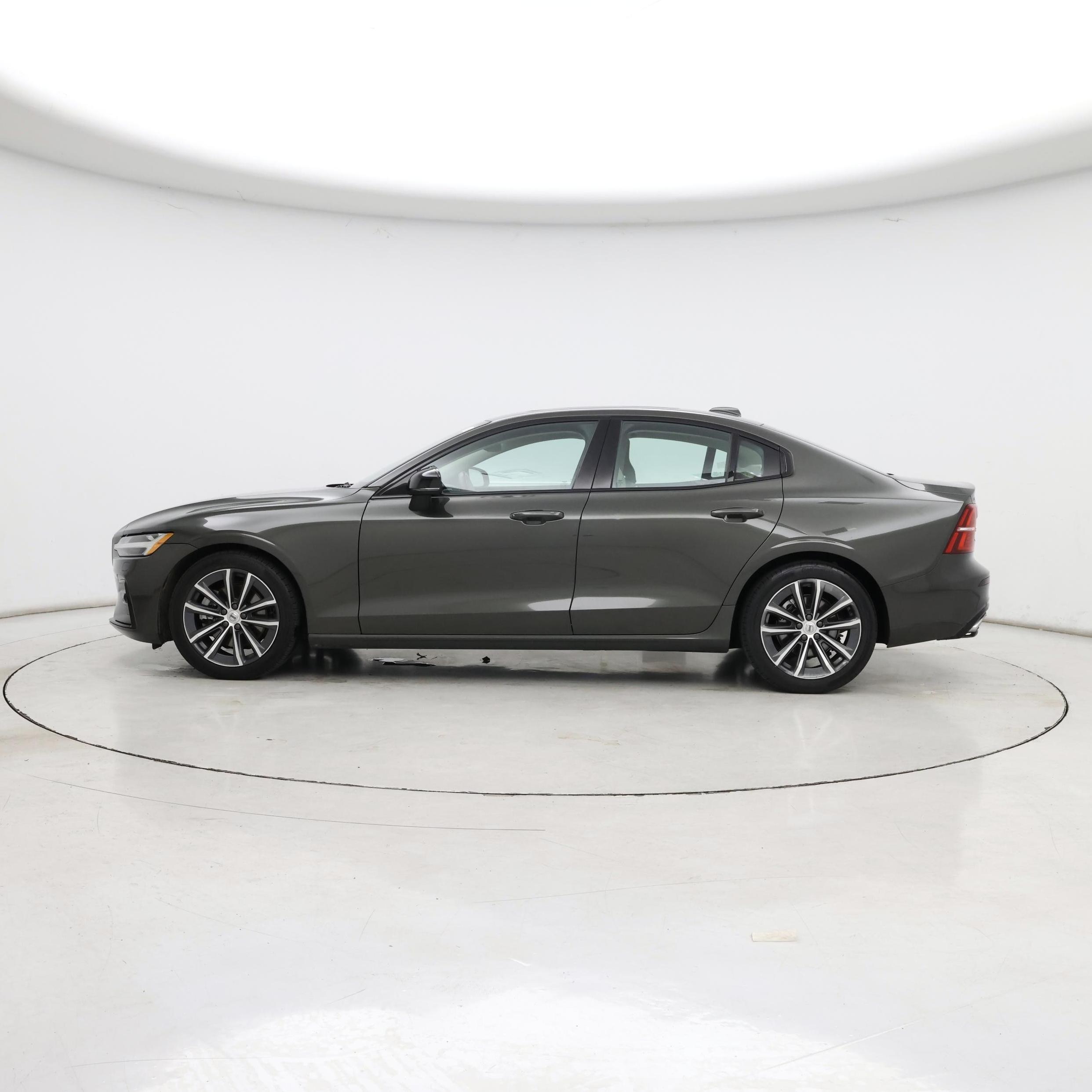 Thumbnail: 2022 Volvo S60 - 3