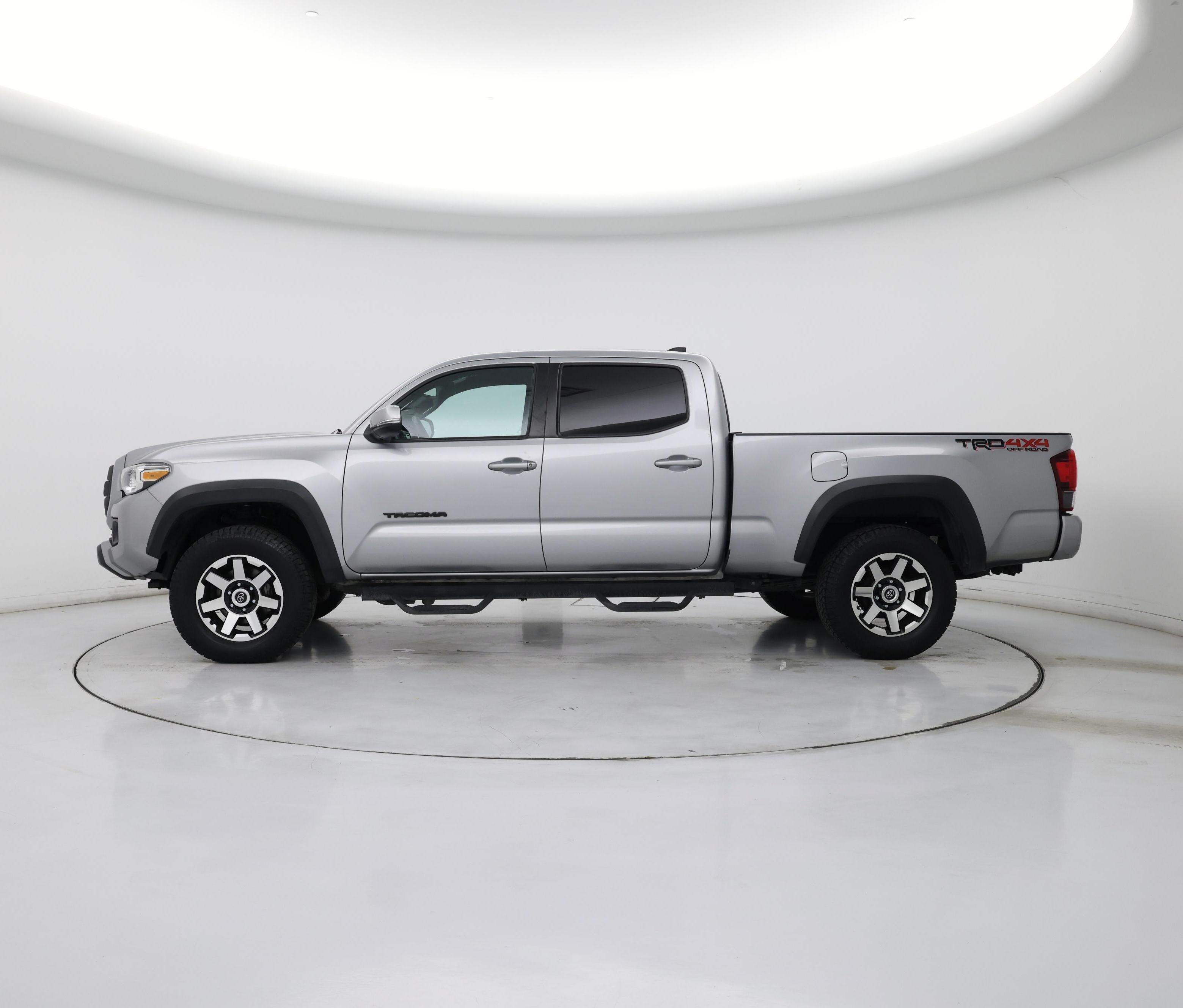 Thumbnail: 2019 Toyota Tacoma - 3