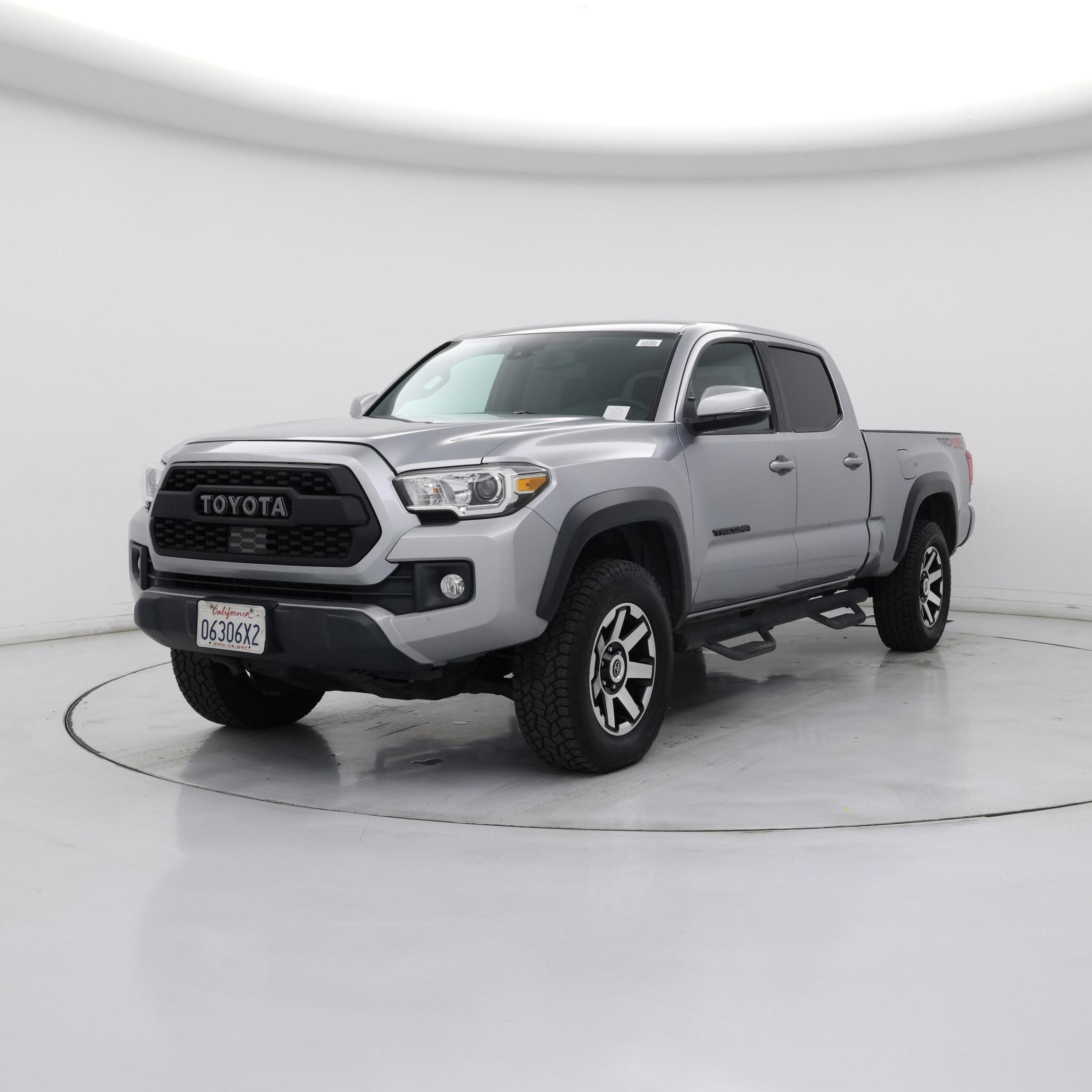 Thumbnail: 2019 Toyota Tacoma - 4