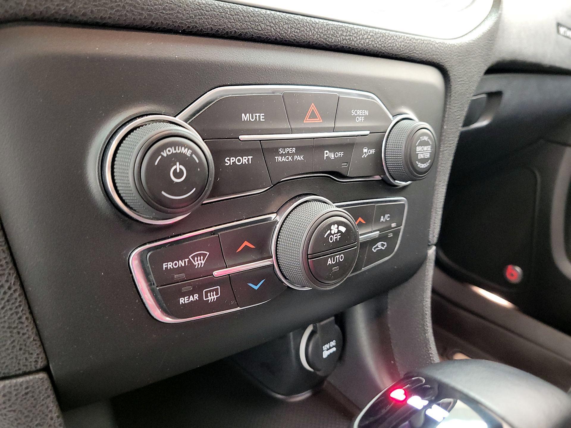 Thumbnail: 2017 Dodge Charger - 16